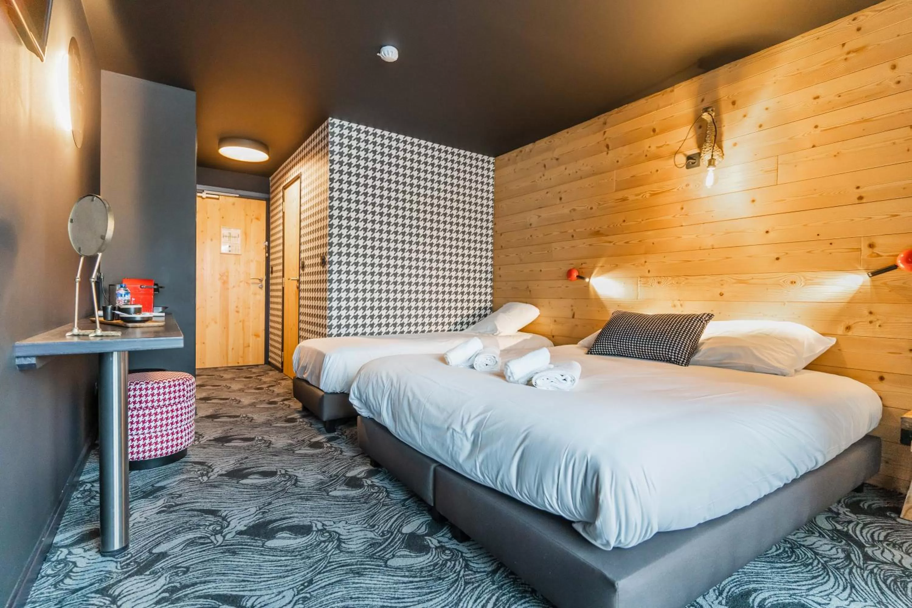 Photo of the whole room, Bed in Hôtel Le Cristal Lodge - TERRESENS