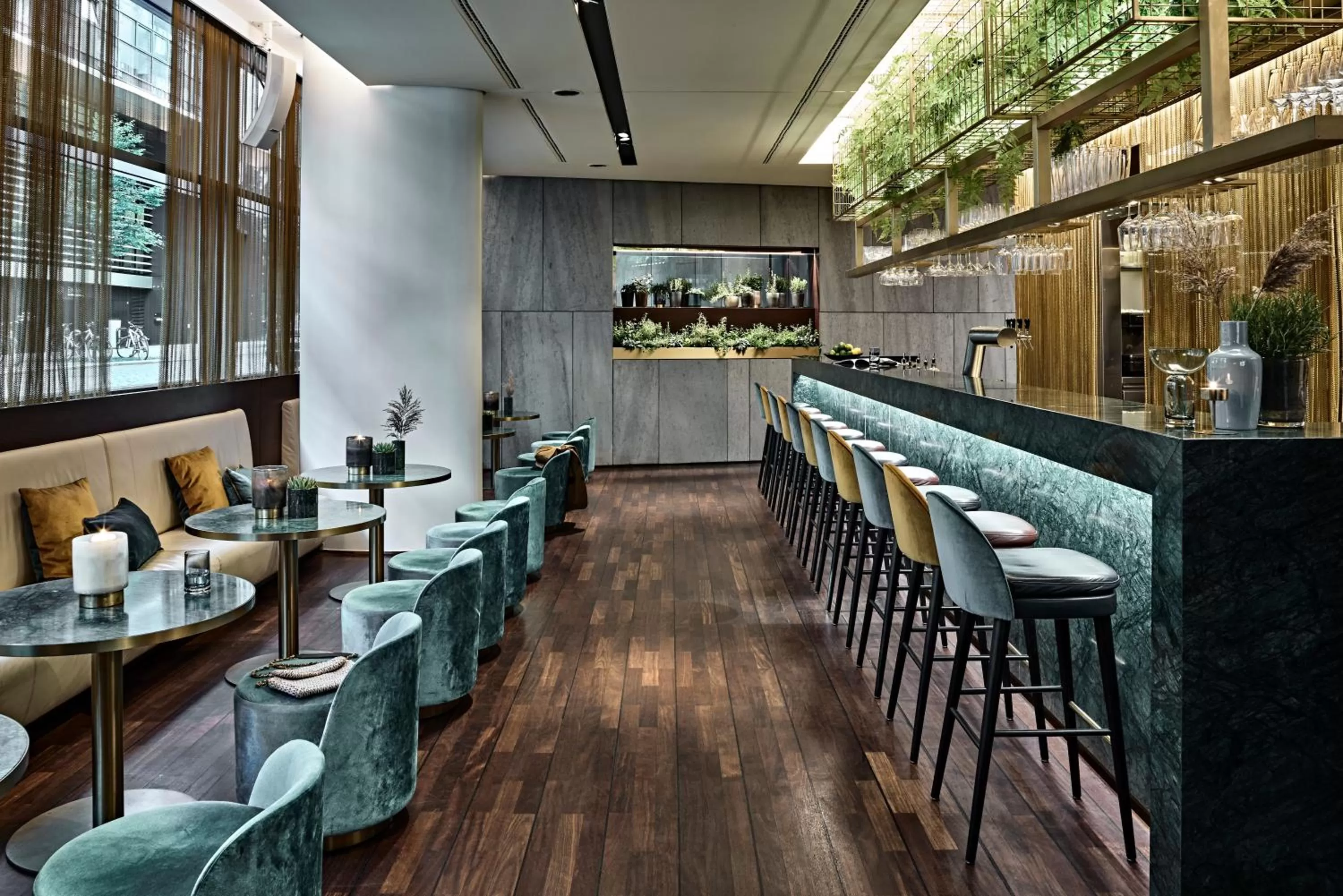 Lounge or bar in SIDE, Hamburg, a Member of Design Hotels