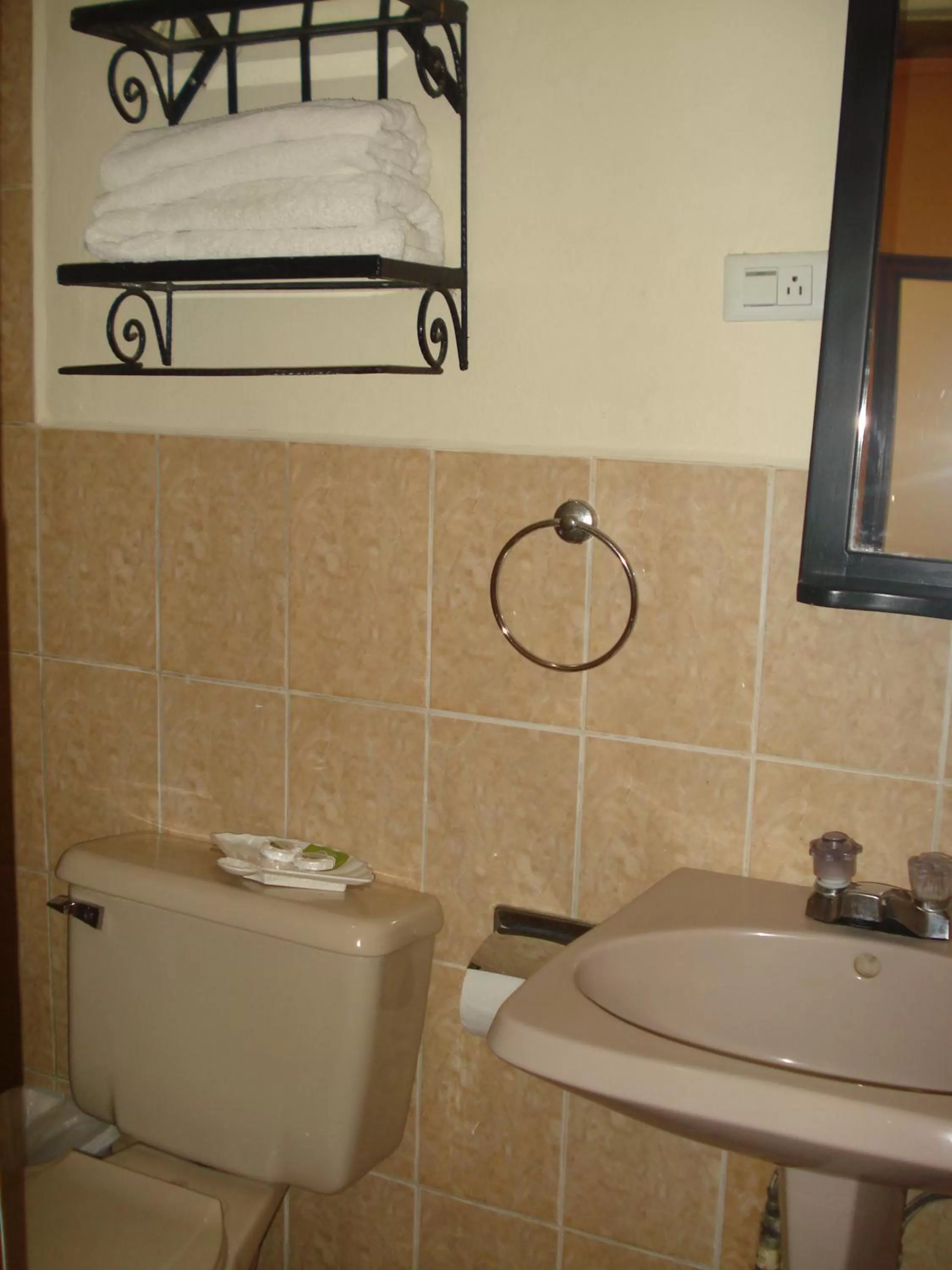 Photo of the whole room in Hotel Brisas de Copan