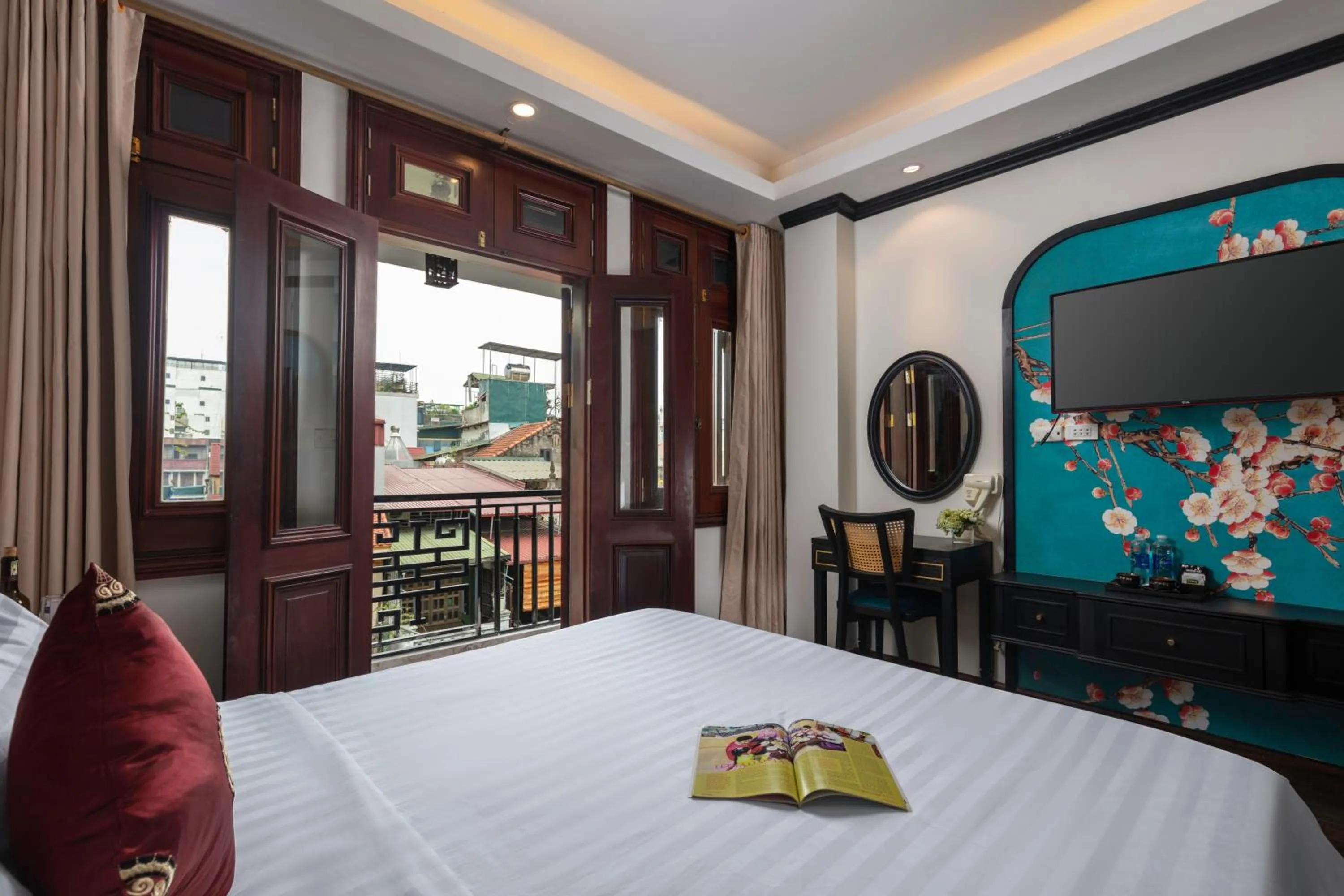 Photo of the whole room, Bed in Queen Light Hotel - Ha Noi Old Quater