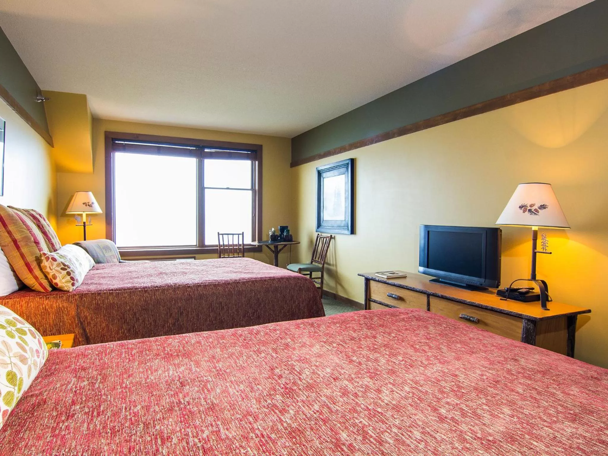 Bedroom, TV/Entertainment Center in Grand Superior Lodge