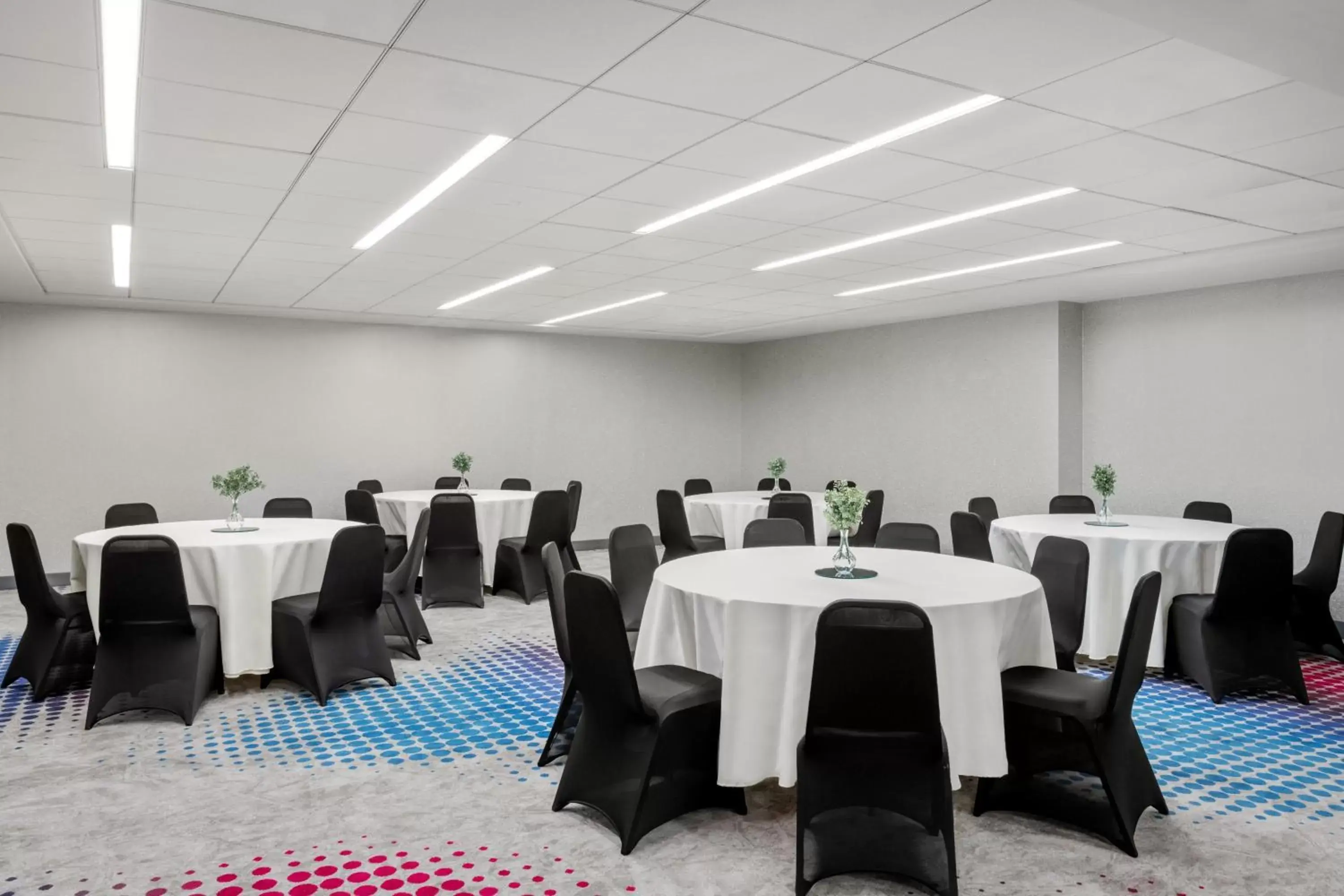 Meeting/conference room in Aloft Chicago Schaumburg