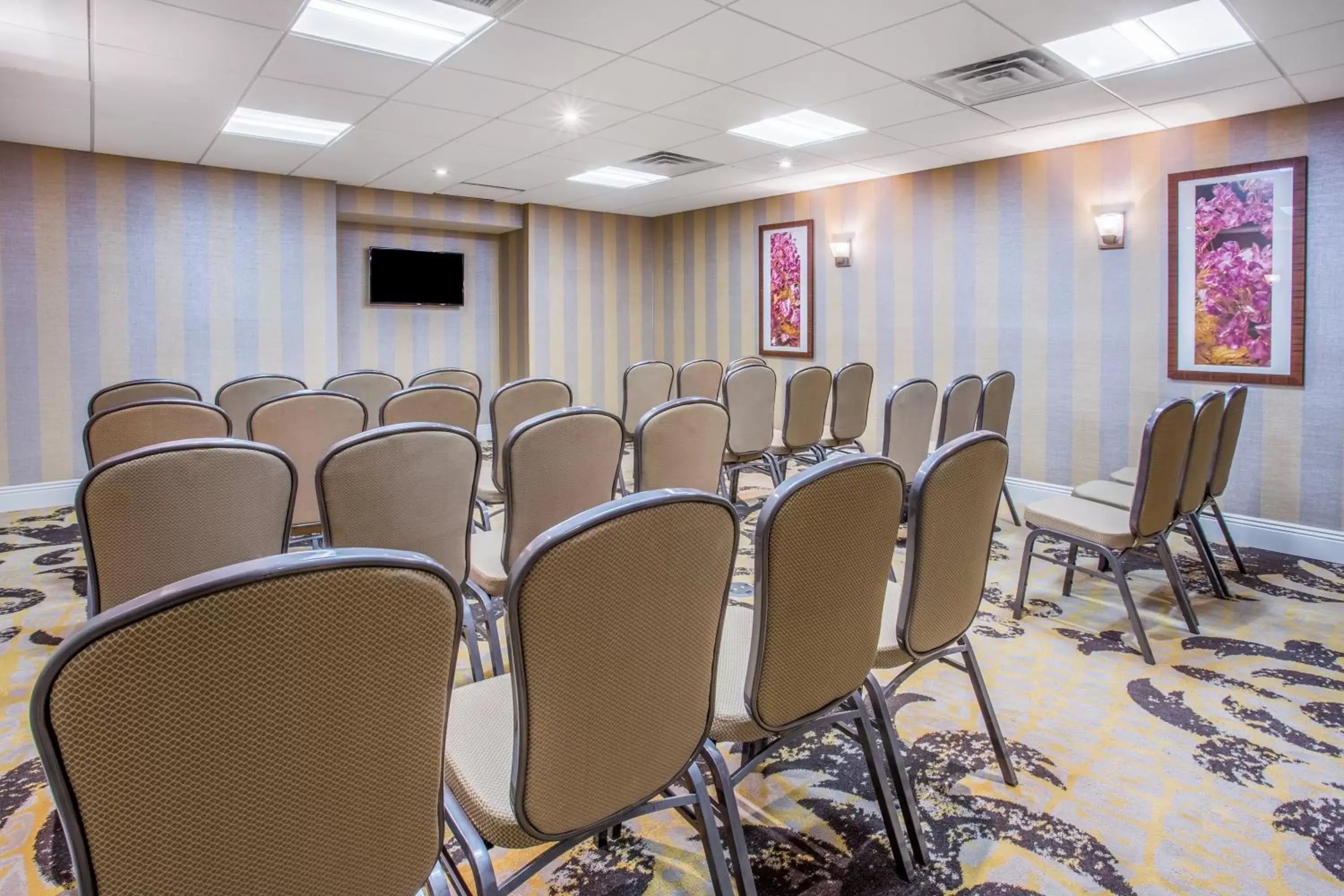 Meeting/conference room in Crowne Plaza Saddle Brook, an IHG Hotel