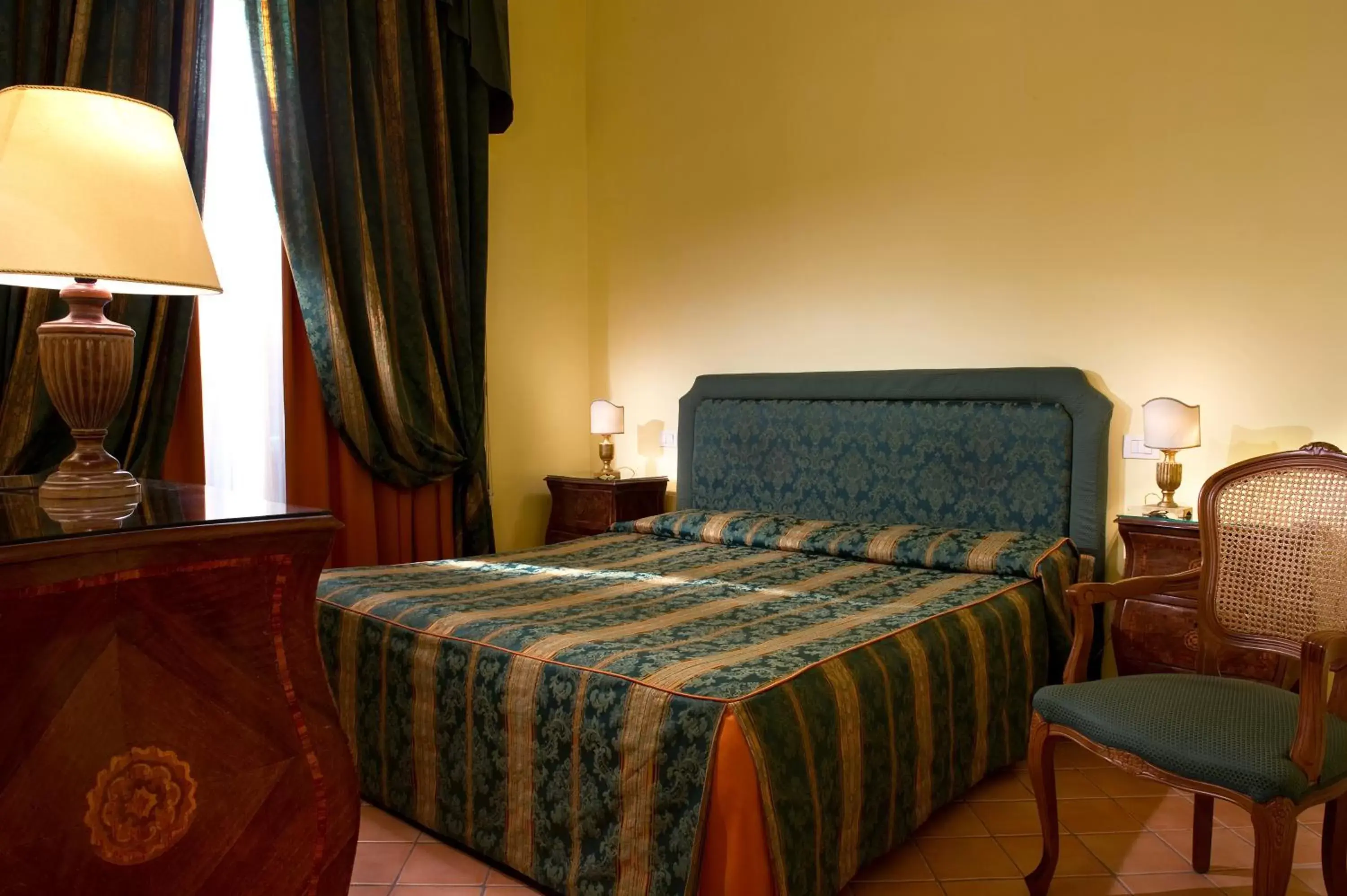 Photo of the whole room, Bed in Chiaja Hotel de Charme