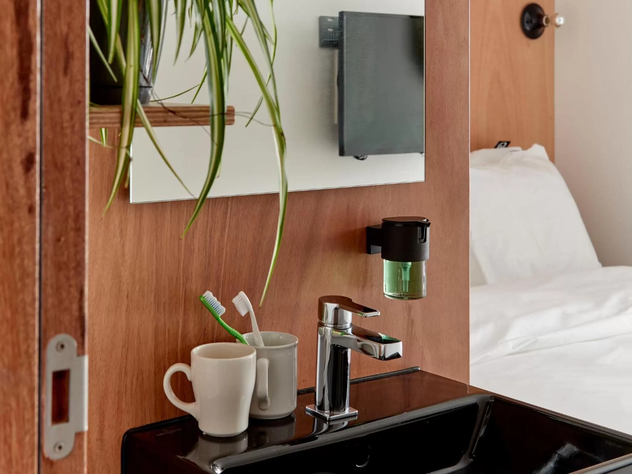 Bathroom, Bed in Q-Factory Hotel
