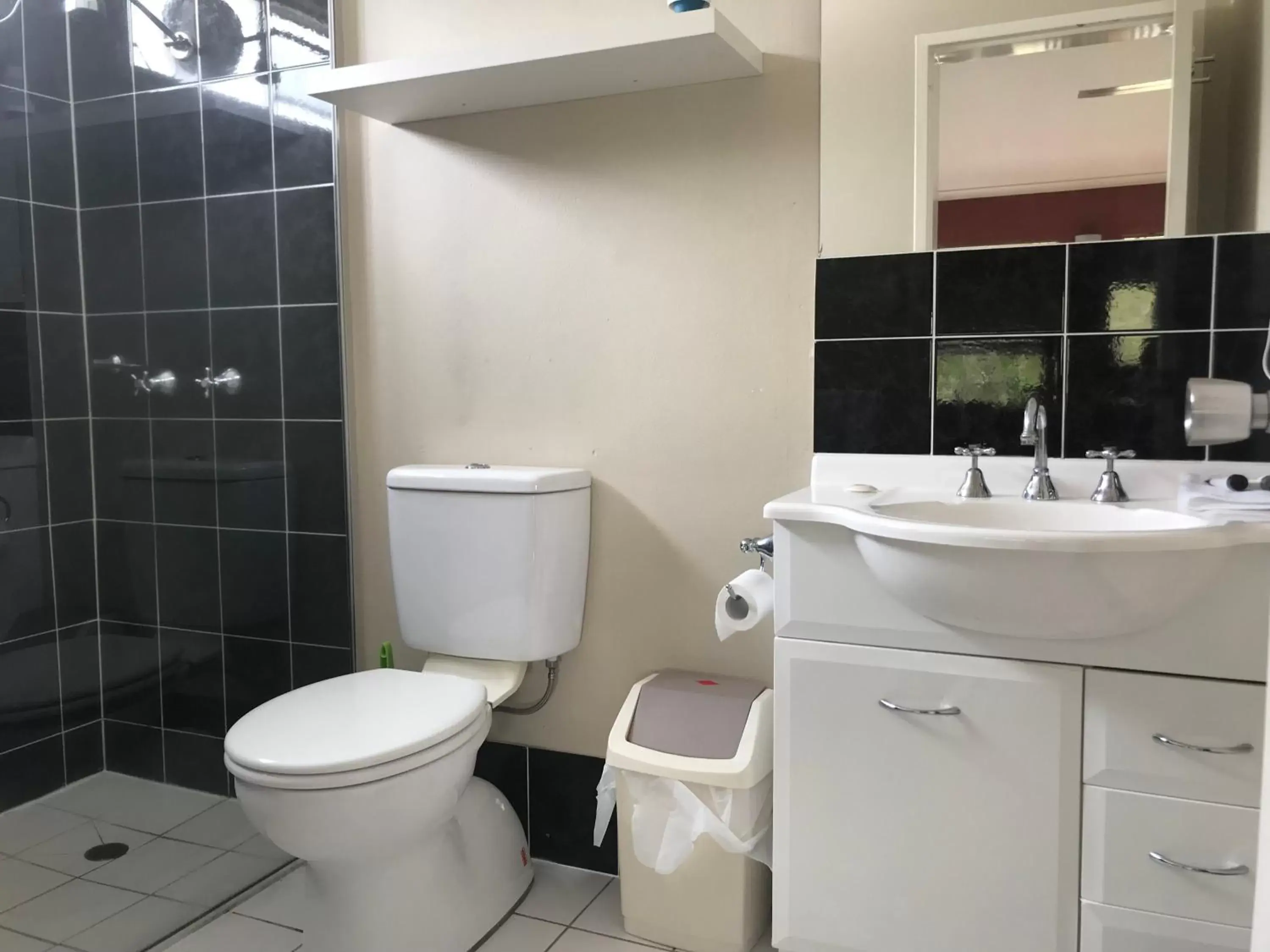 Bathroom in Reef Gateway Apartments