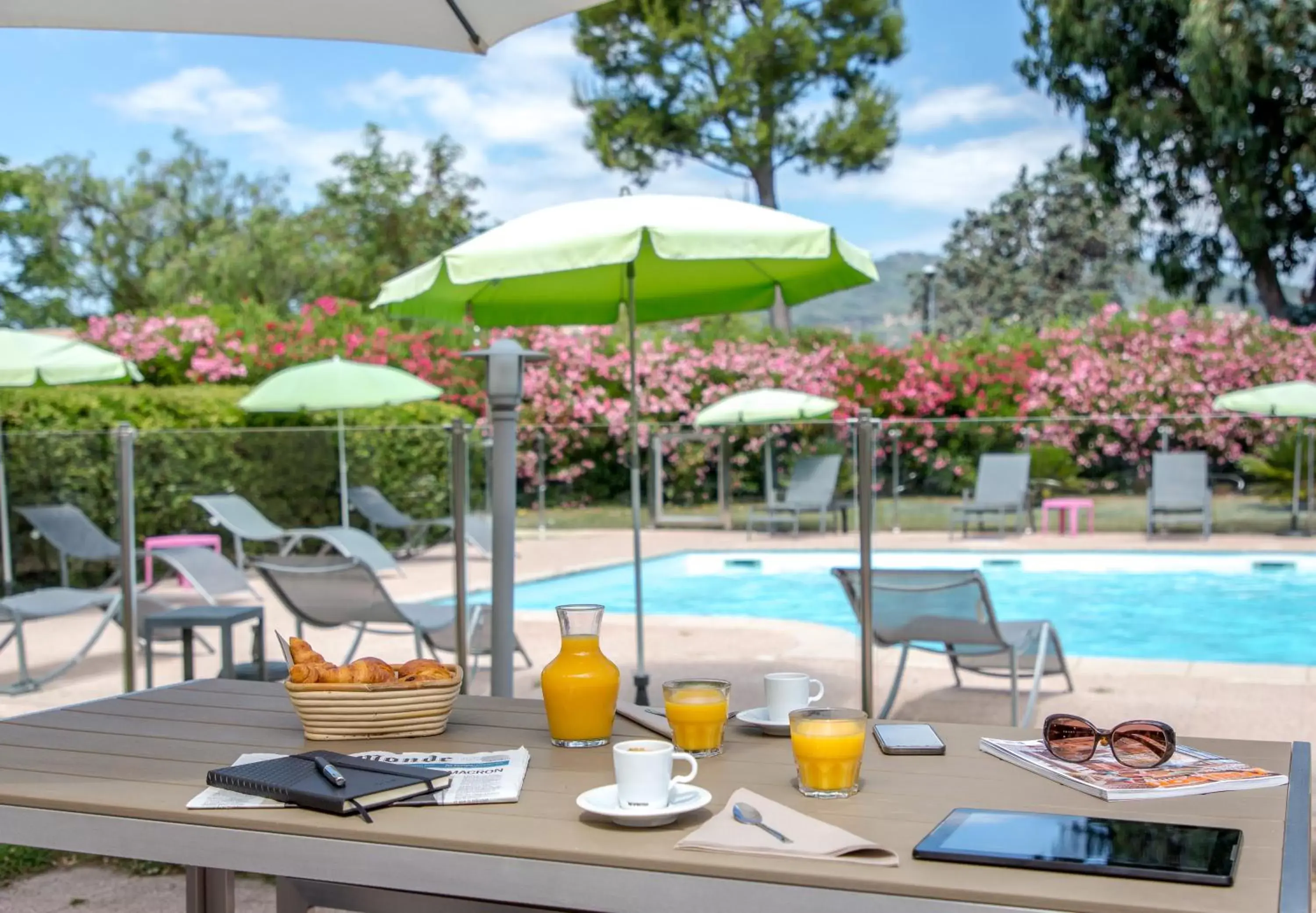 Patio, Swimming Pool in Mercure Cannes Mandelieu