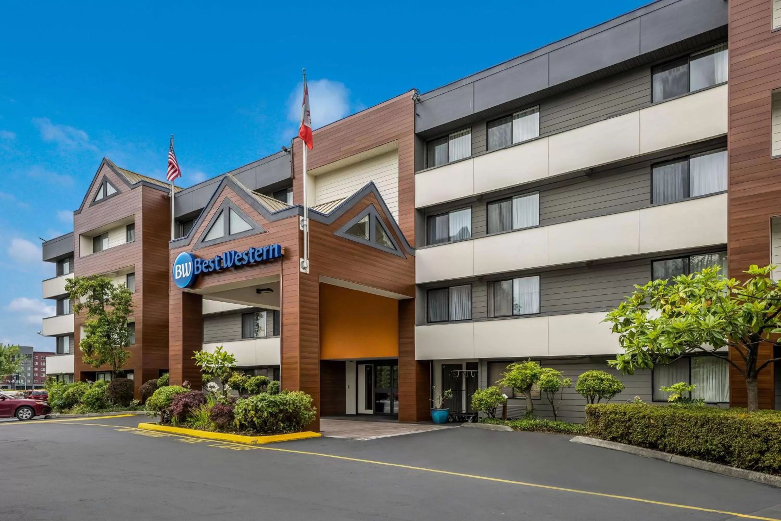 Property building in Best Western Alderwood