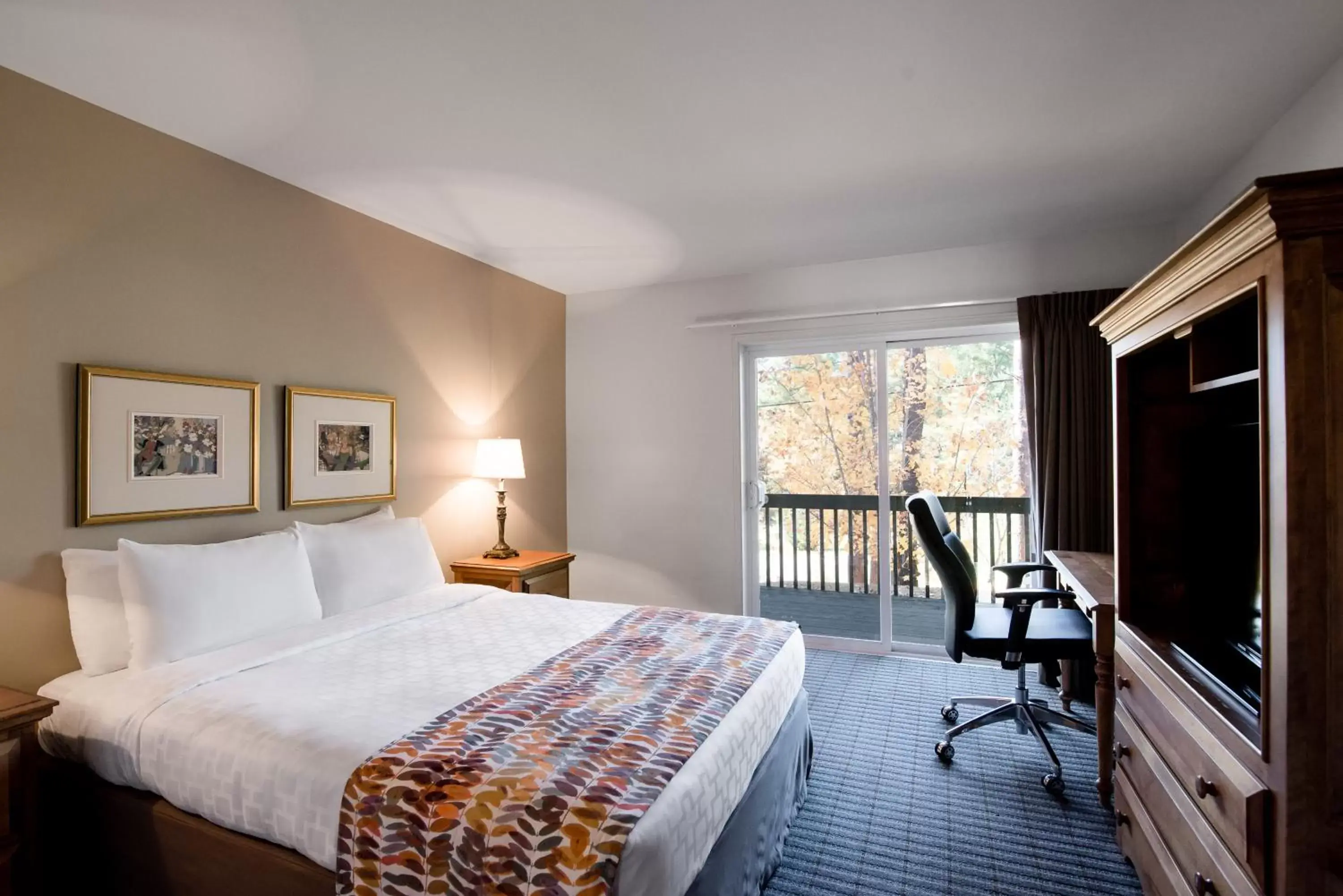 Bedroom, Bed in Hôtel Chéribourg