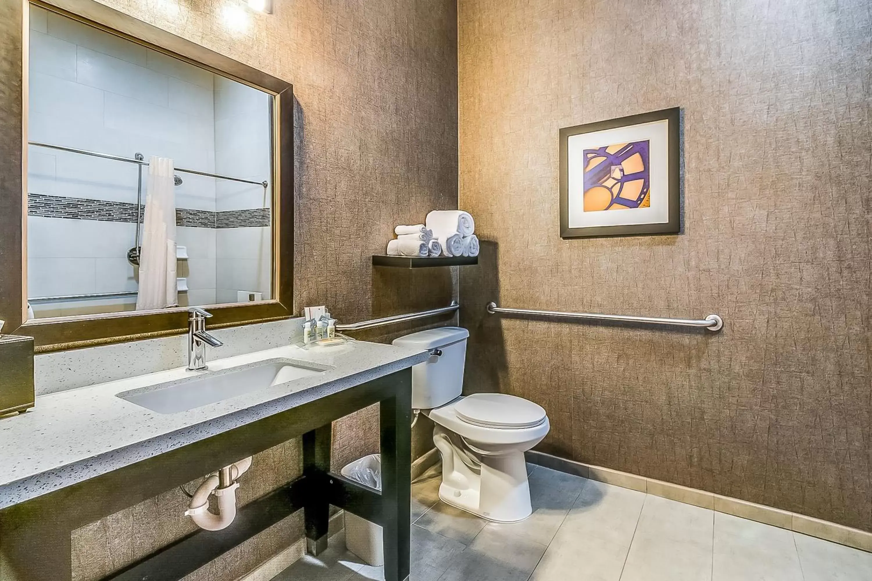 Photo of the whole room, Bathroom in Holiday Inn Longview - North, an IHG Hotel