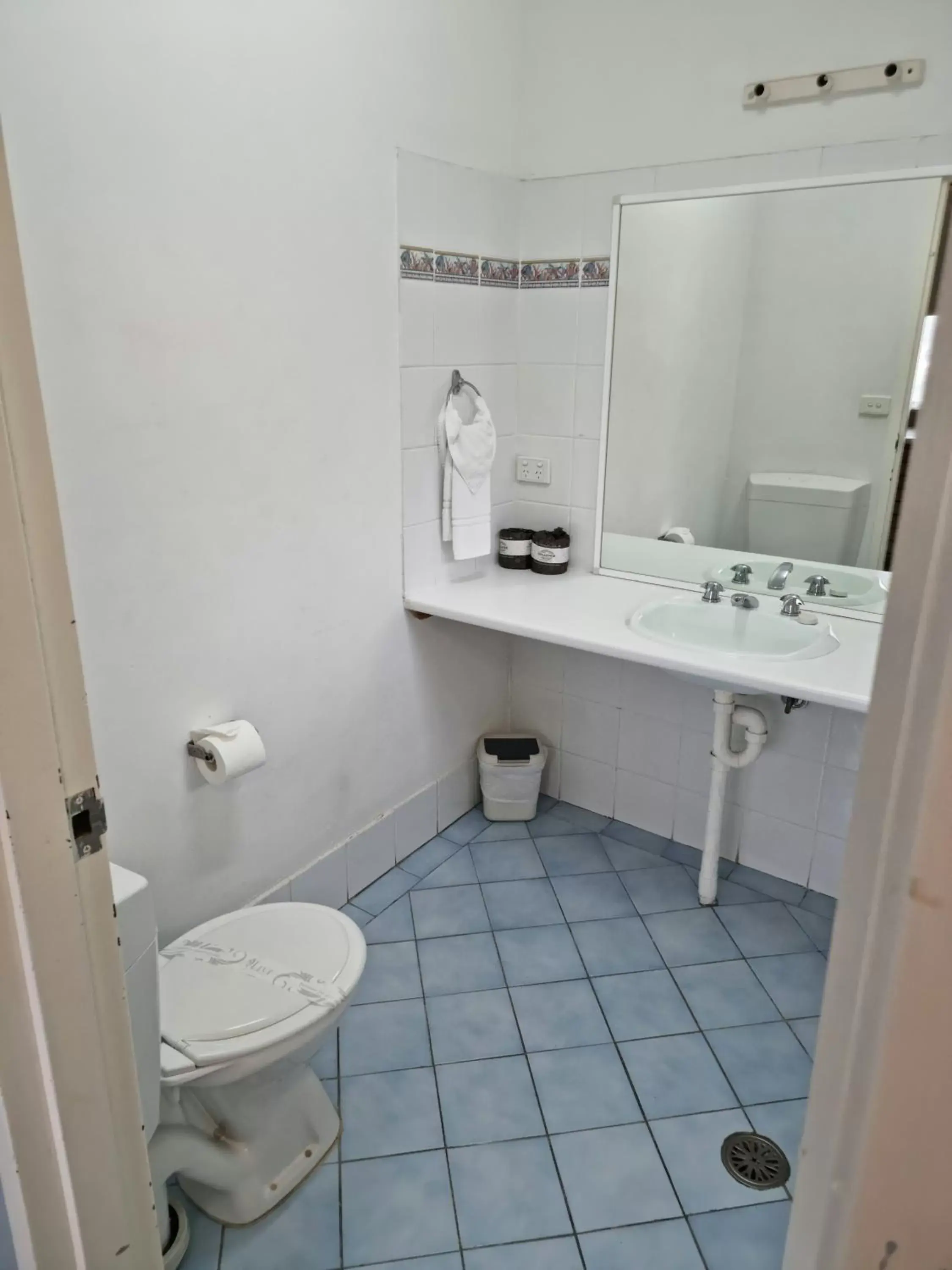 Bathroom in Ocean Parade Motel