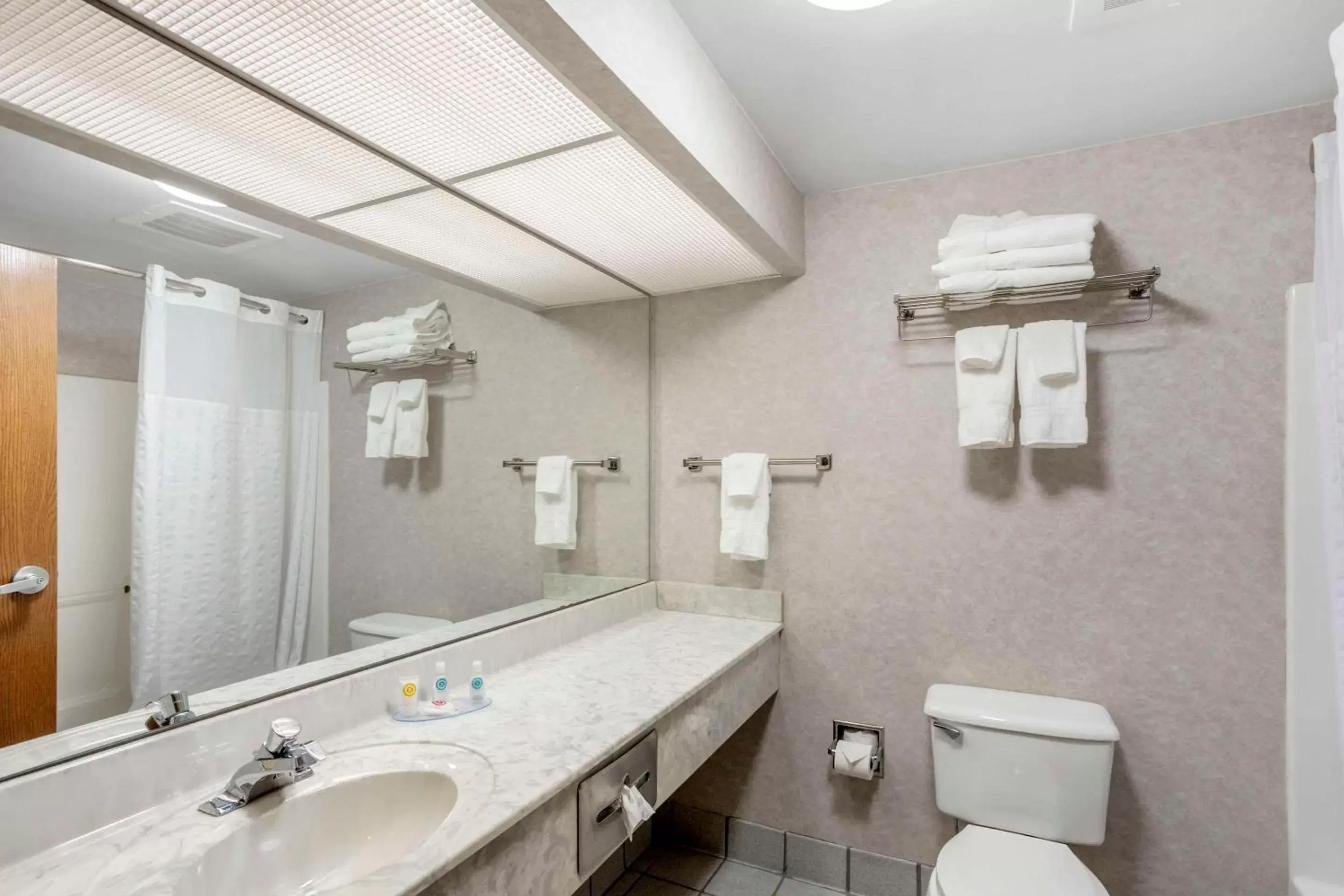 Bedroom in Comfort Inn Huntingdon Bedroom in Comfort Inn Huntingdon