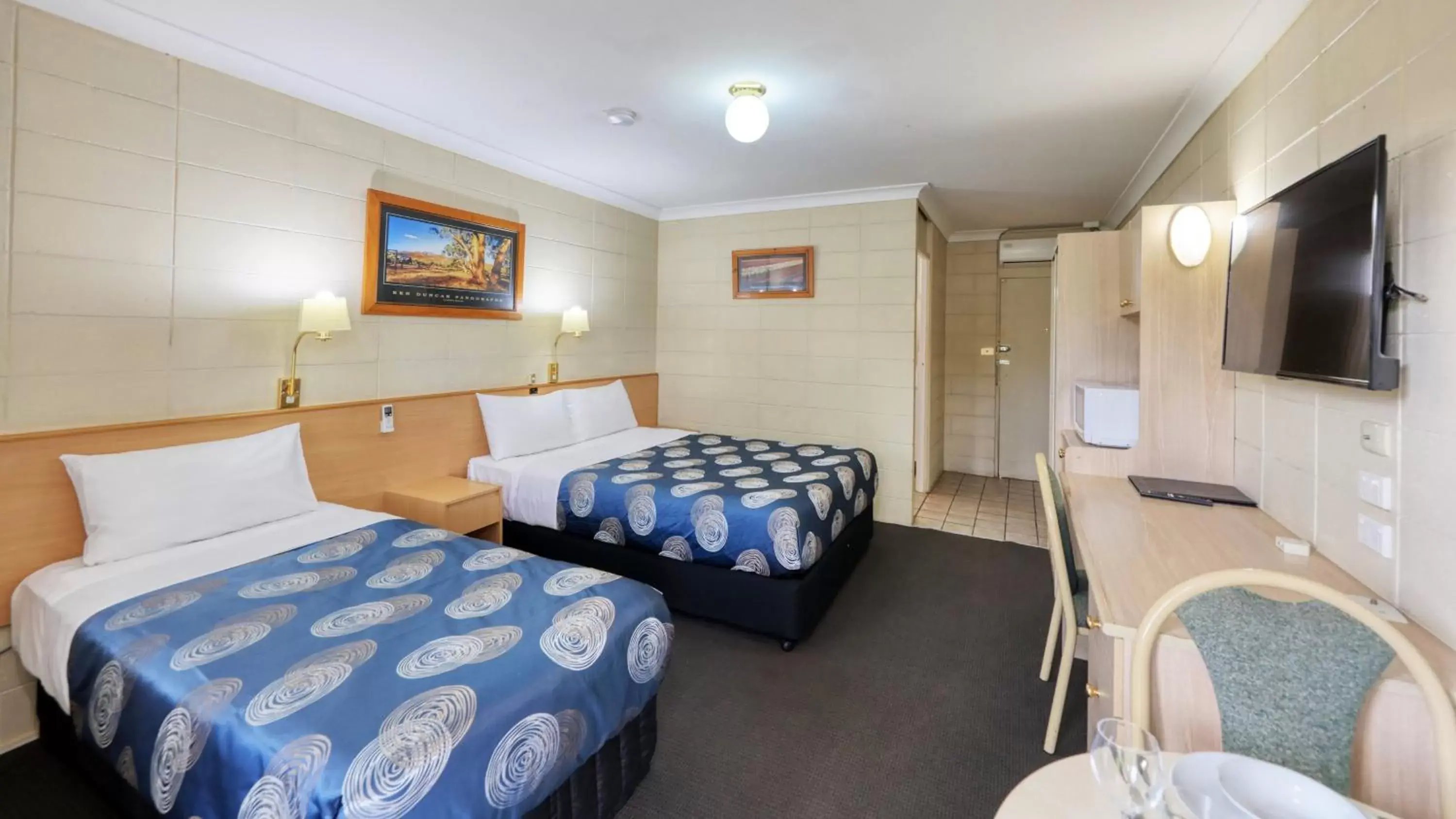 Photo of the whole room, Bed in Cootamundra Gardens Motel