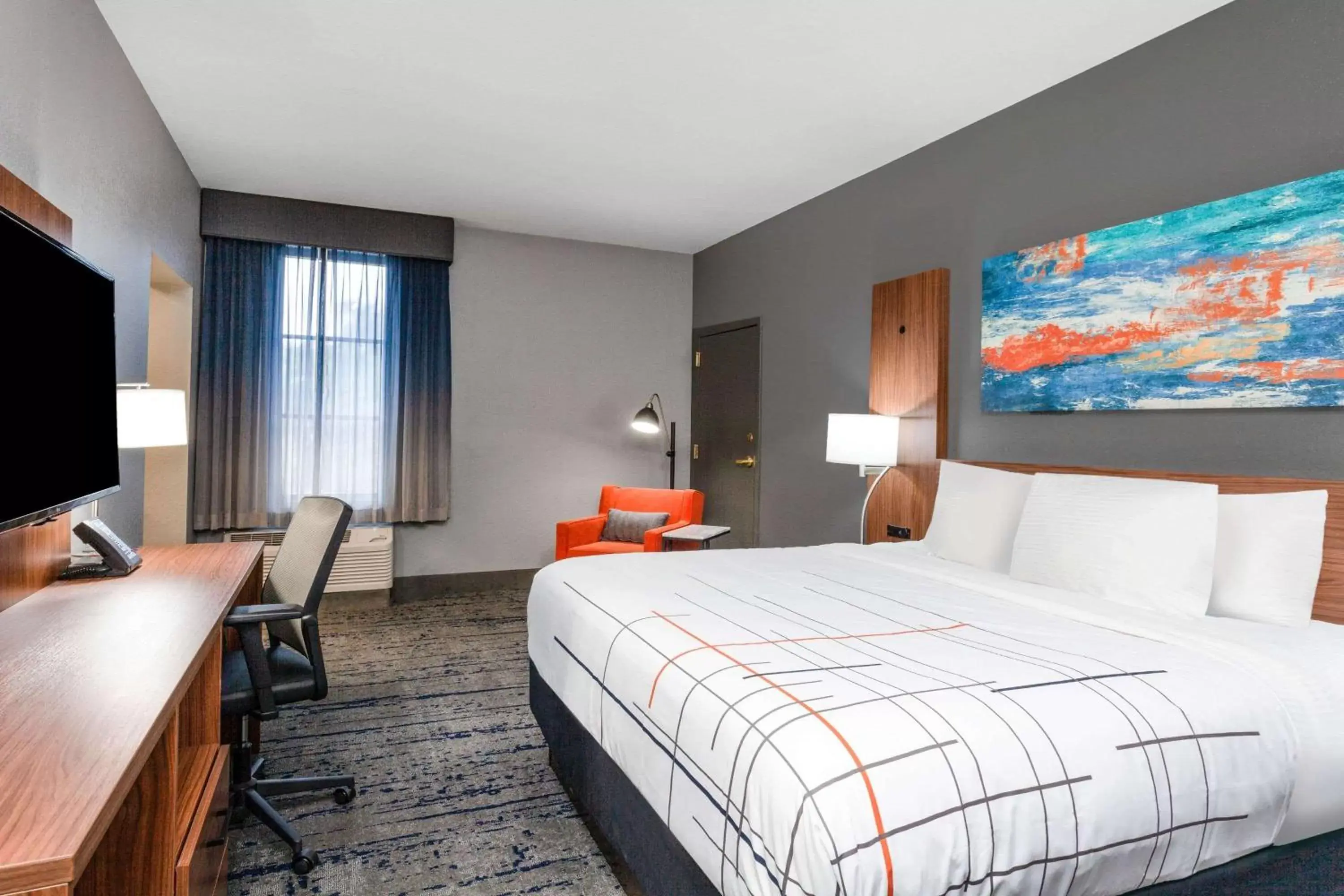 Photo of the whole room, Bed in La Quinta by Wyndham St. Petersburg Northeast *Newly Renovated