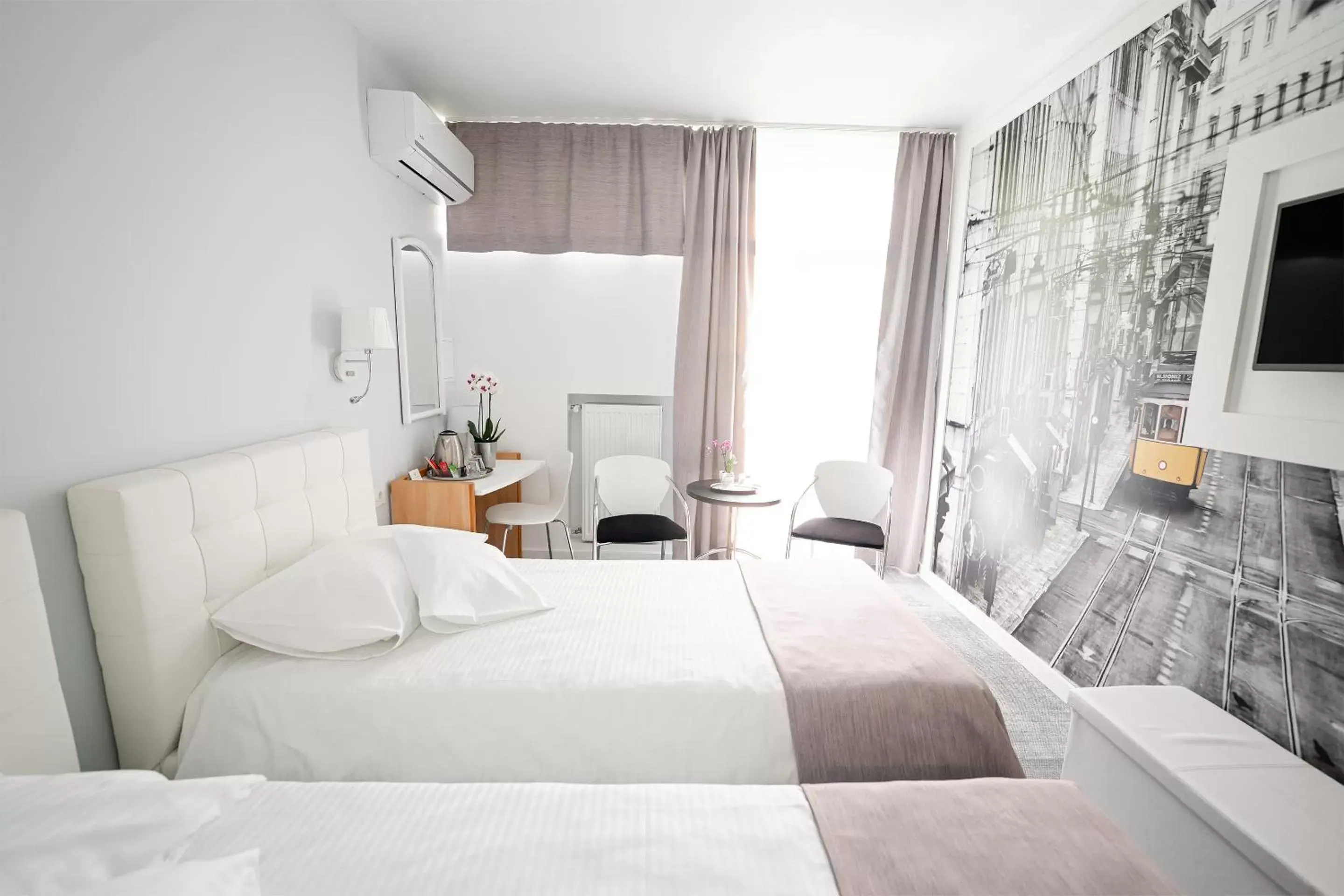 Bedroom, Bed in Continental Suceava
