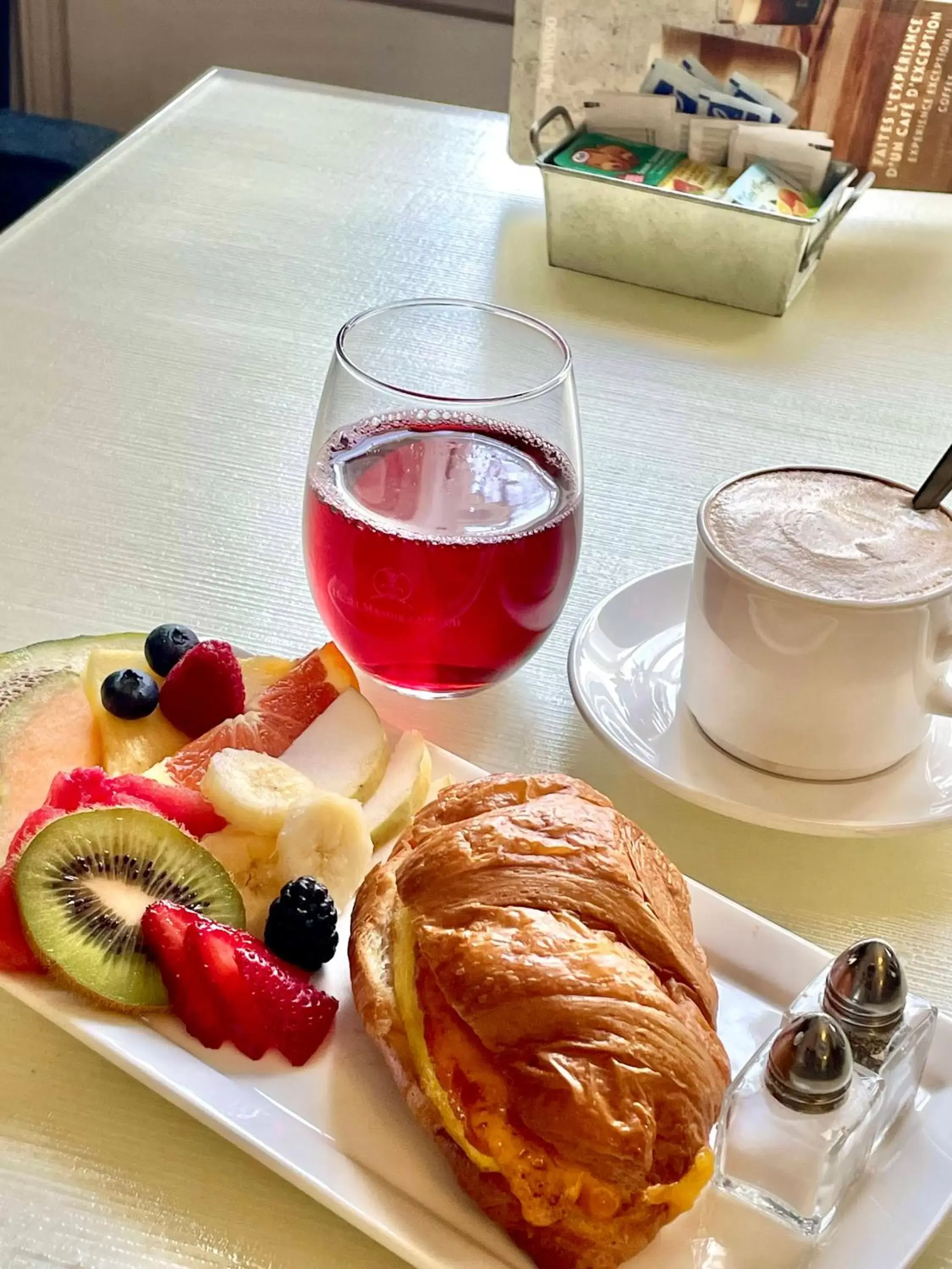 Meals, Breakfast in Hotel Manoir D'Auteuil