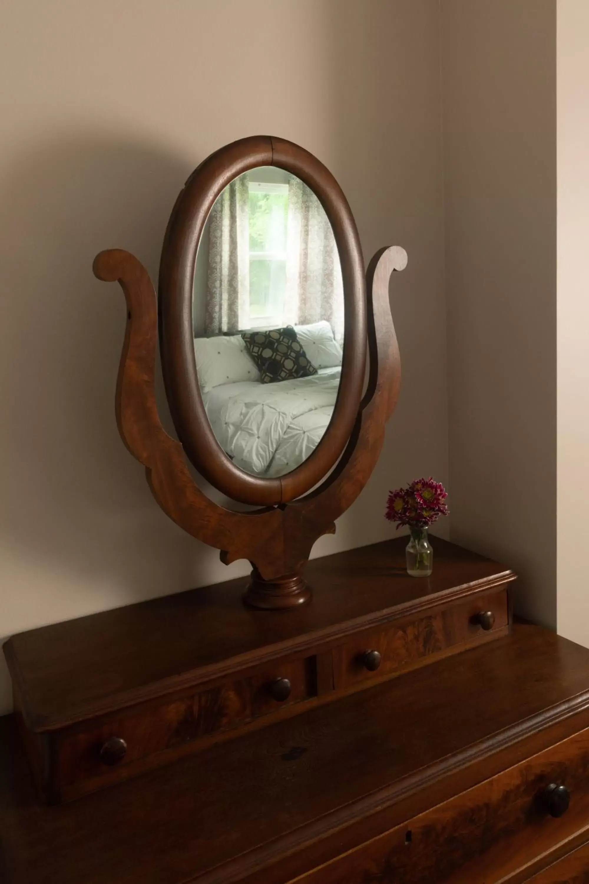 Bed, Bathroom in Rosemont Inn