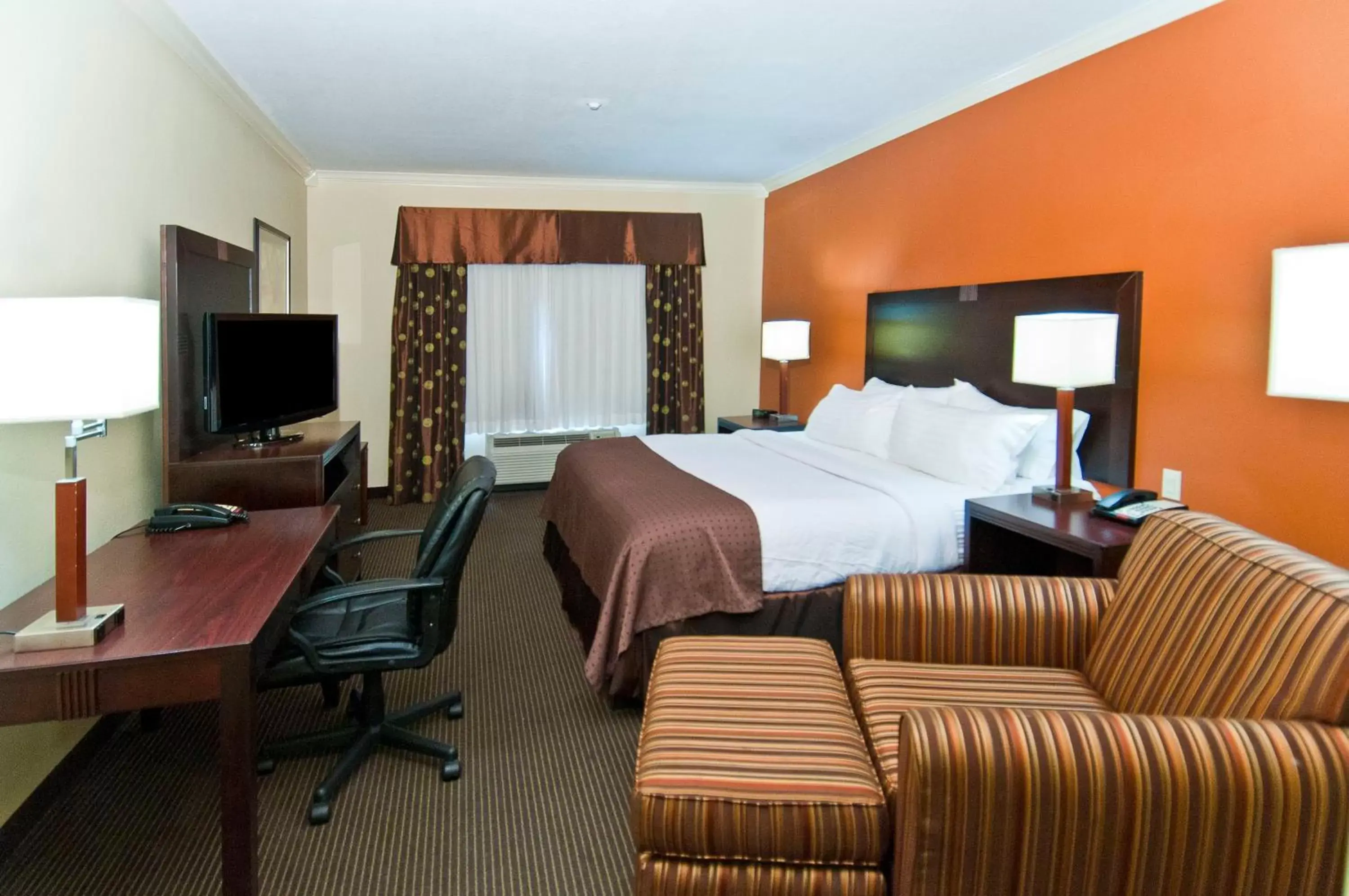 Photo of the whole room in Holiday Inn Hotel & Suites Lake Charles South, an IHG Hotel