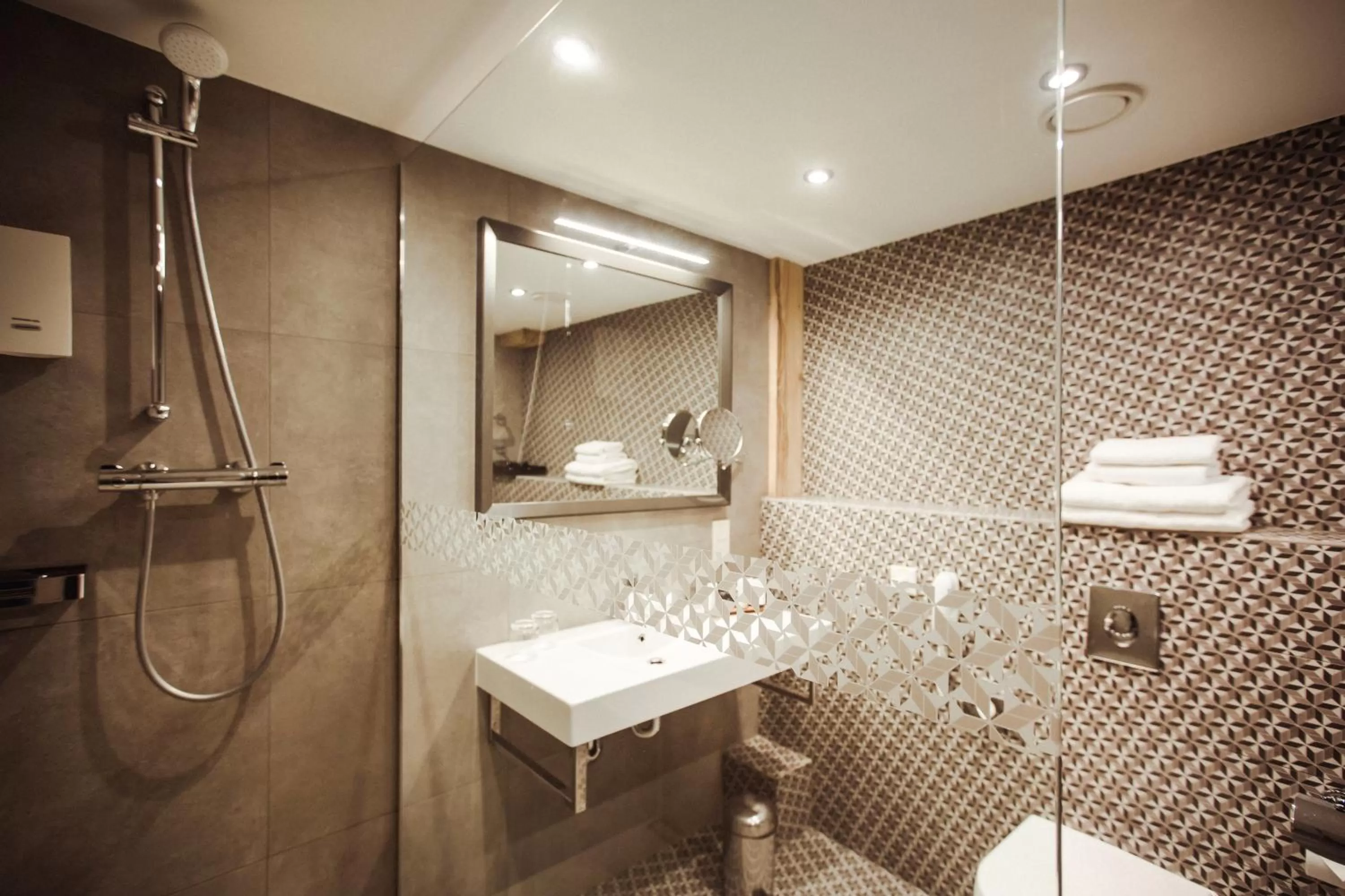 Shower in Promenade Hotel Liepaja