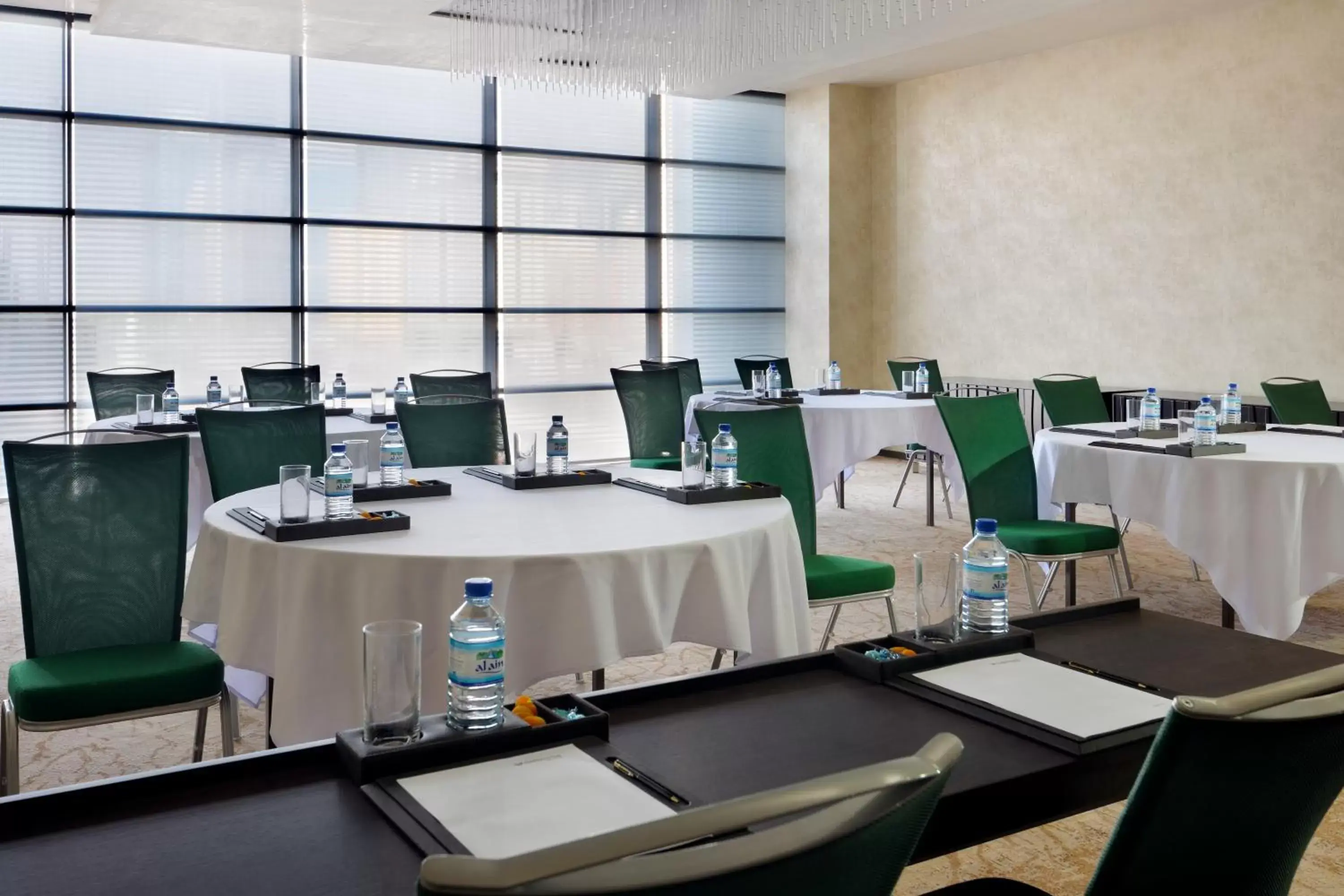 Business facilities, Restaurant/Places to Eat in Southern Sun Abu Dhabi