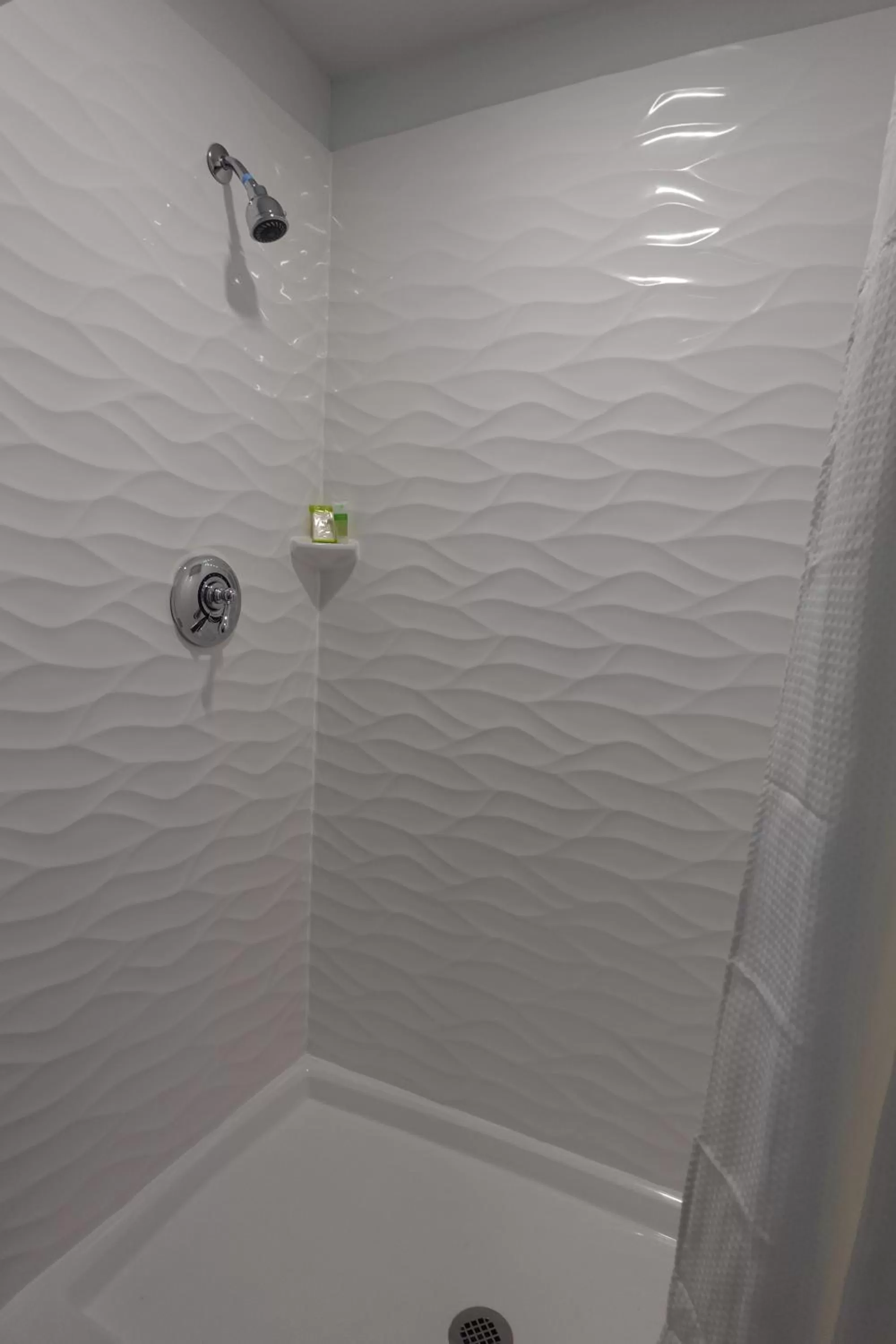 Shower in Blue Beach Motel Providence North Kingstown