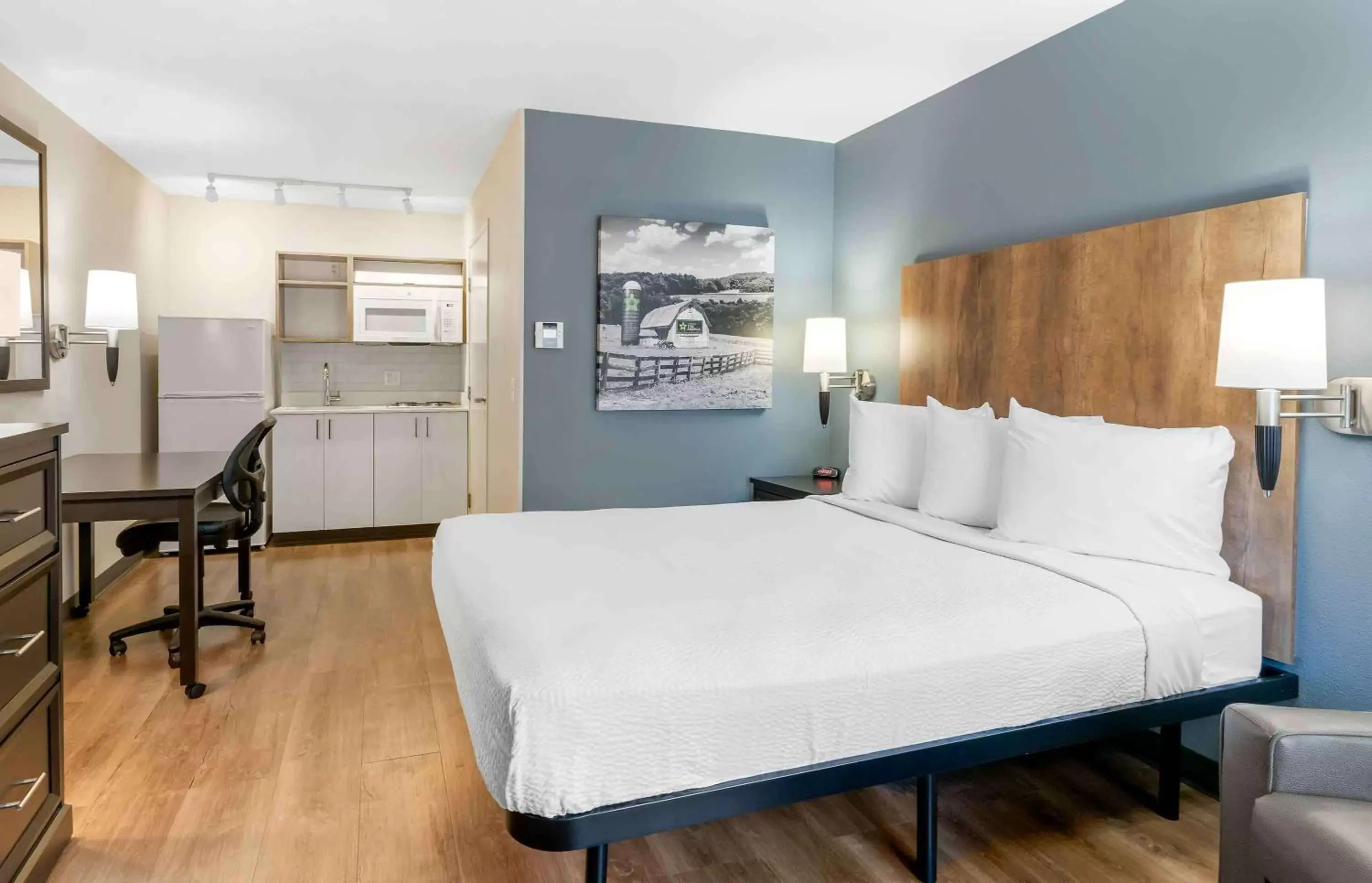 Bedroom, Bed in Extended Stay America Suites - San Jose - Milpitas - McCarthy Ranch