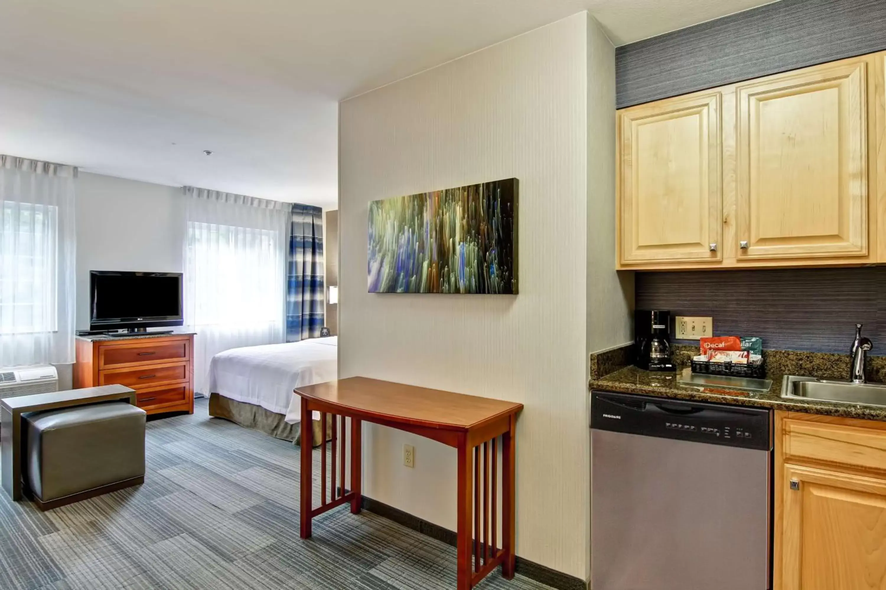Bedroom, Kitchen/Kitchenette in Homewood Suites by Hilton Stratford