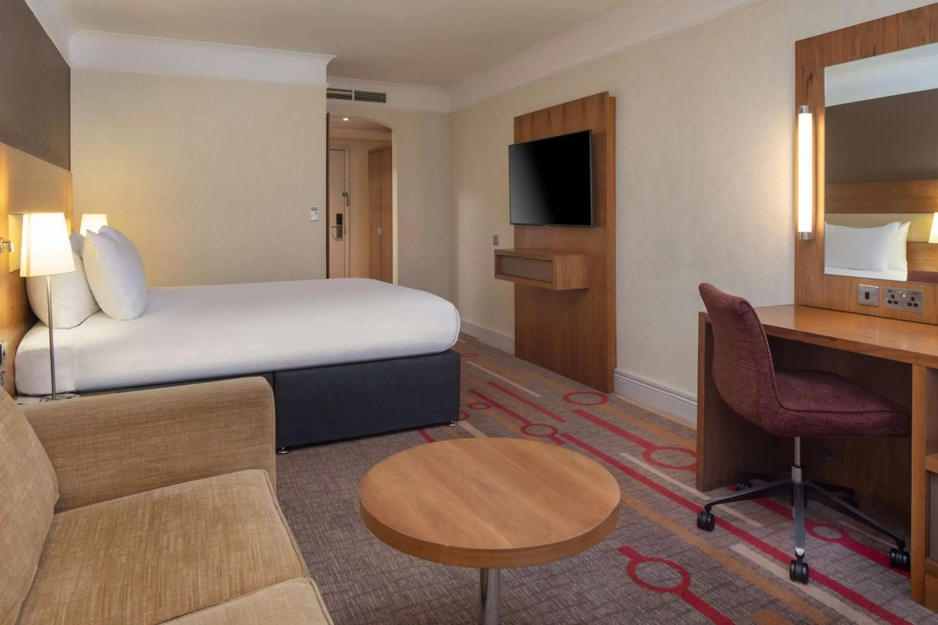 Bedroom, Bed in DoubleTree by Hilton Newbury North