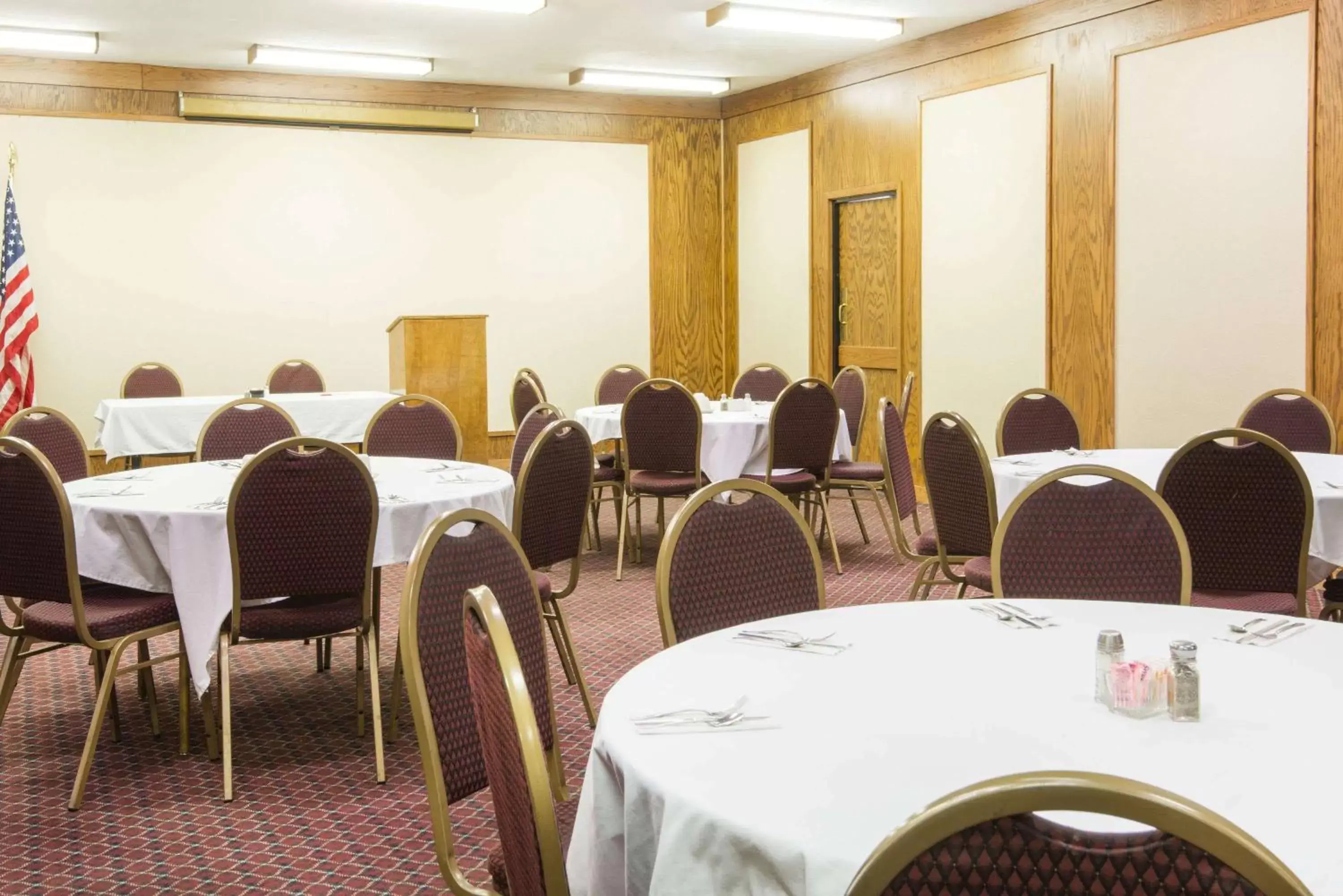 Banquet/Function facilities in Ramada by Wyndham Enid