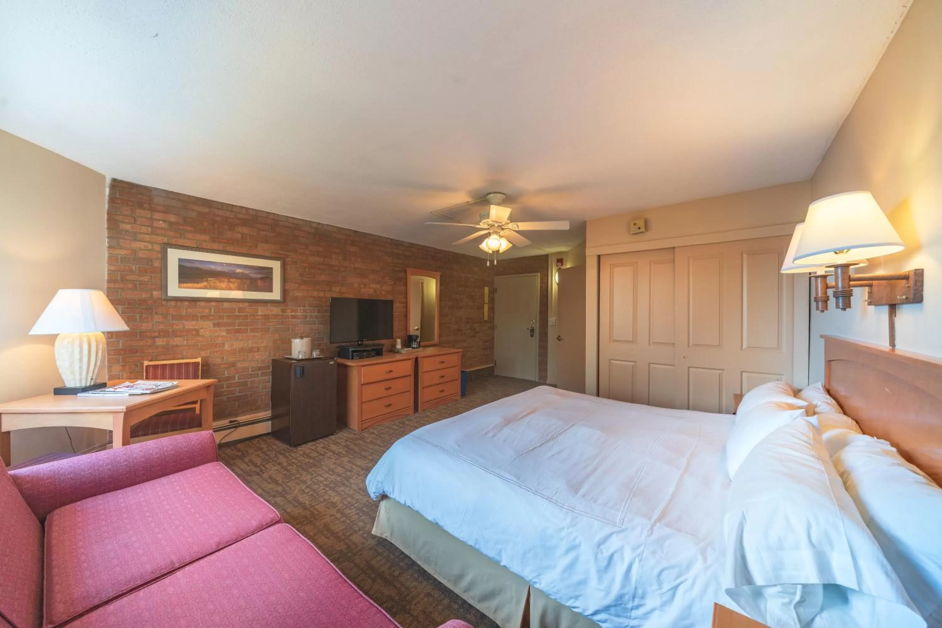 Photo of the whole room, Bed in Mountain Chalet Snowmass