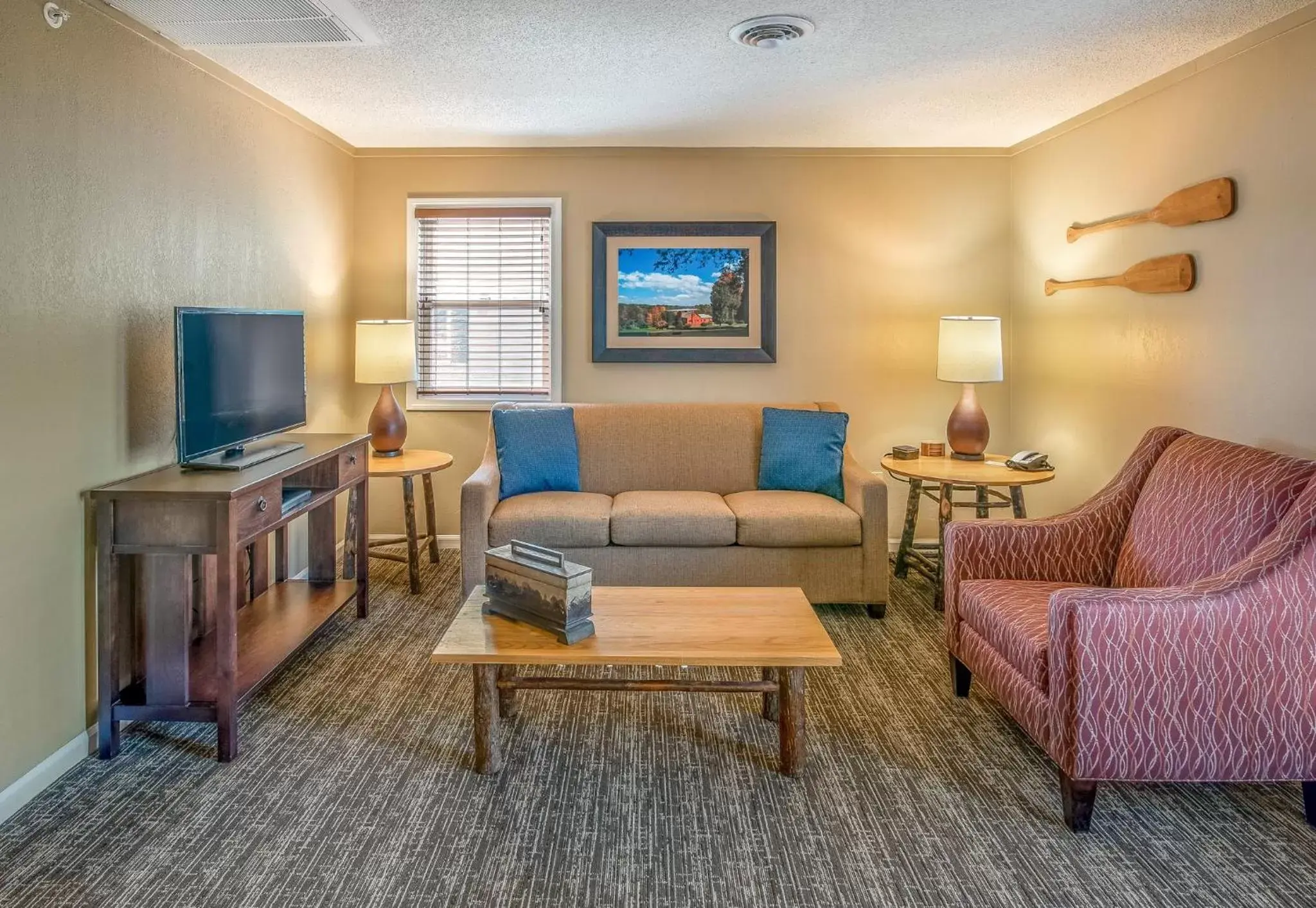 Photo of the whole room, Seating Area in Holiday Inn Club Vacations Oak n Spruce Resort in the Berkshires an IHG Hotel