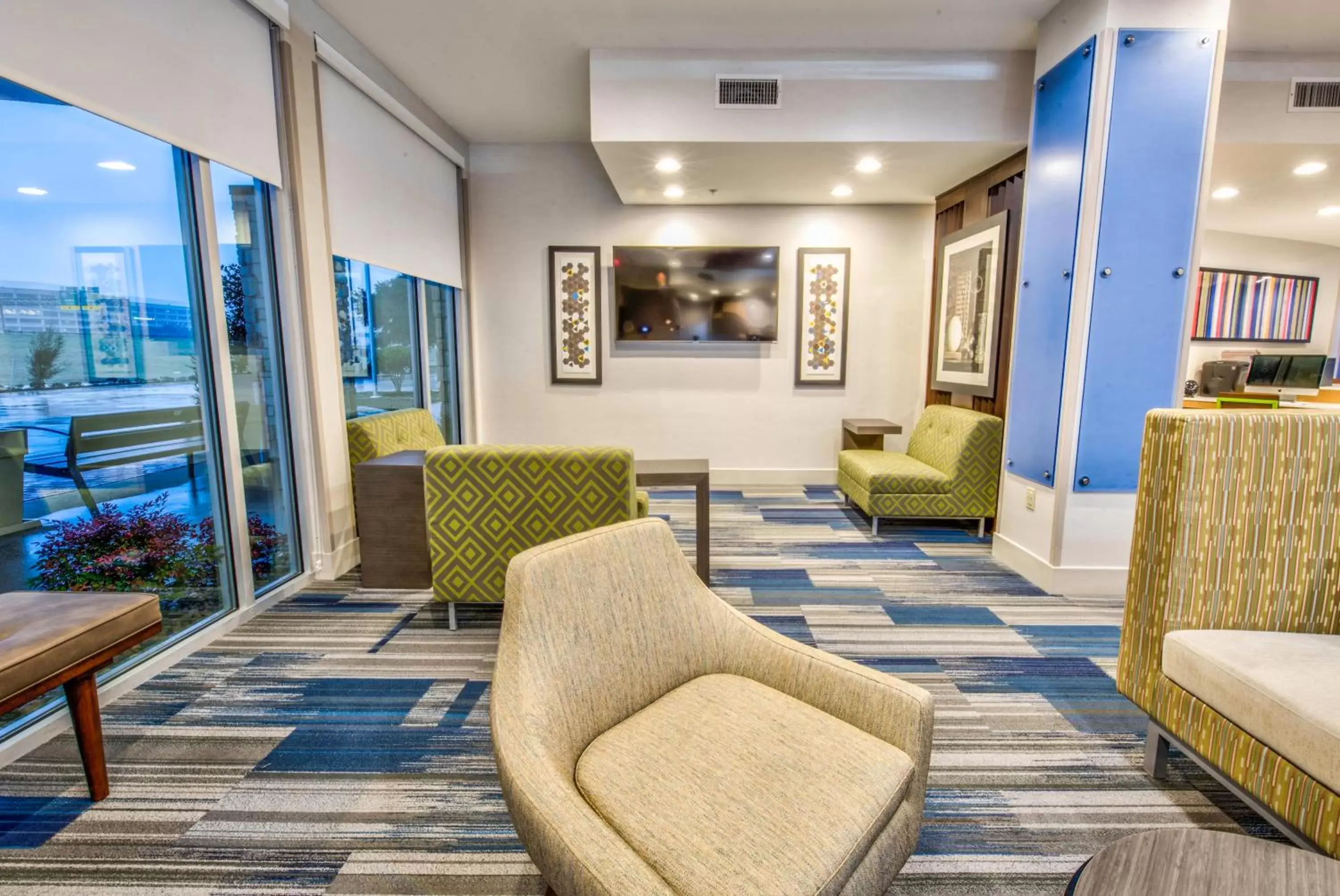 Property building, Lobby/Reception in Holiday Inn Express & Suites - Farmers Branch, an IHG Hotel