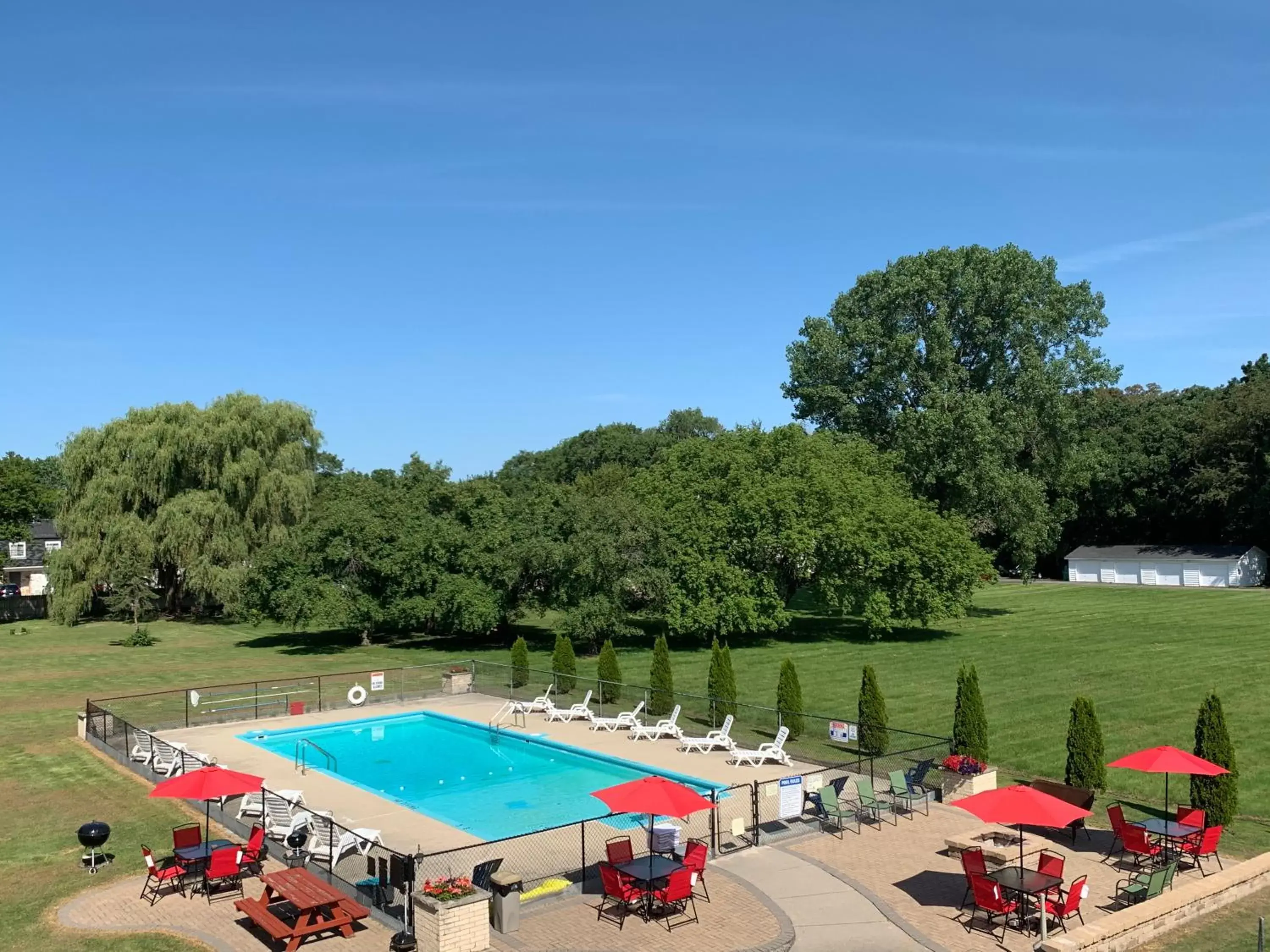 Swimming pool, Pool View in Geneva Wells Motel