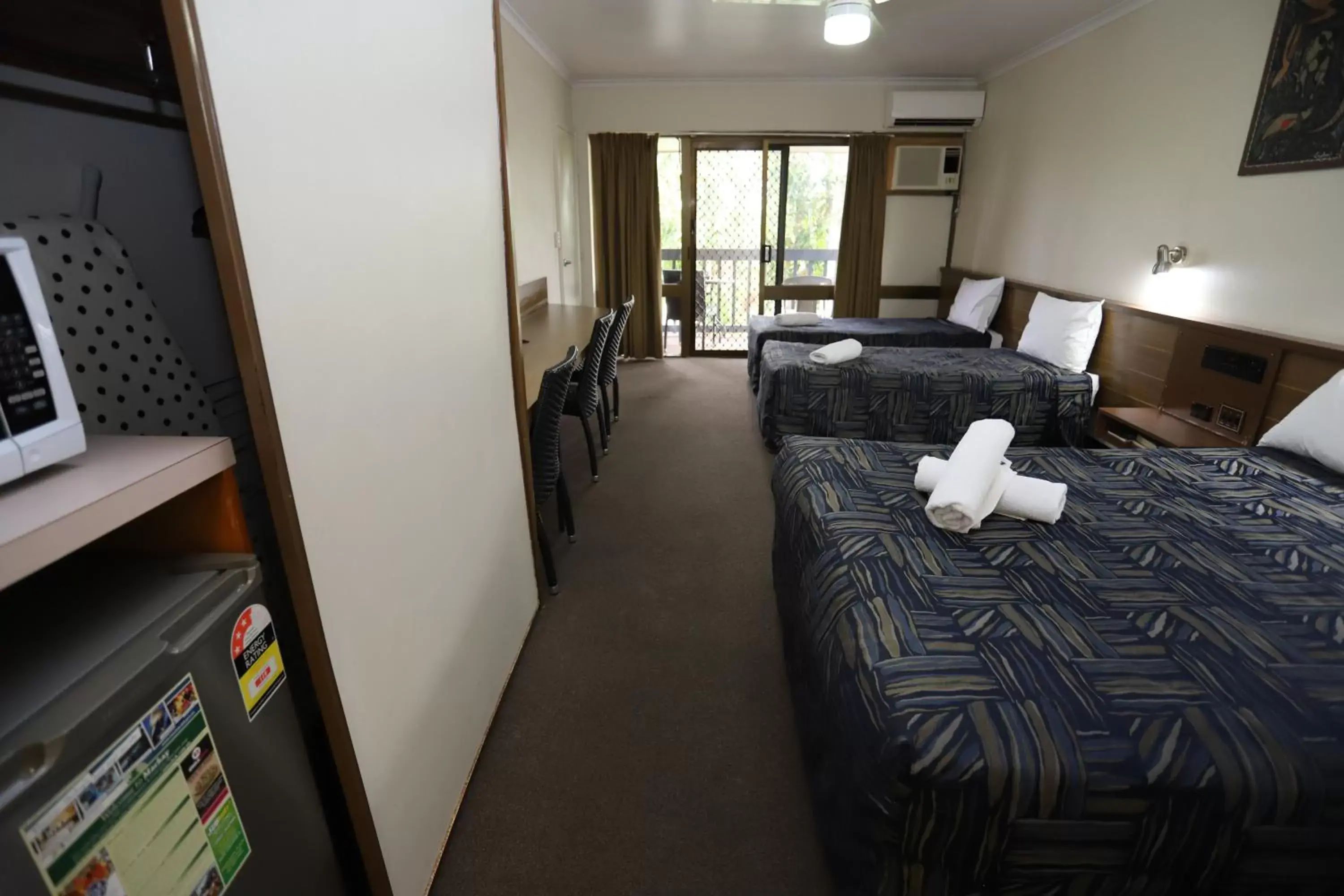Photo of the whole room, Bed in Miners Lodge Motor Inn