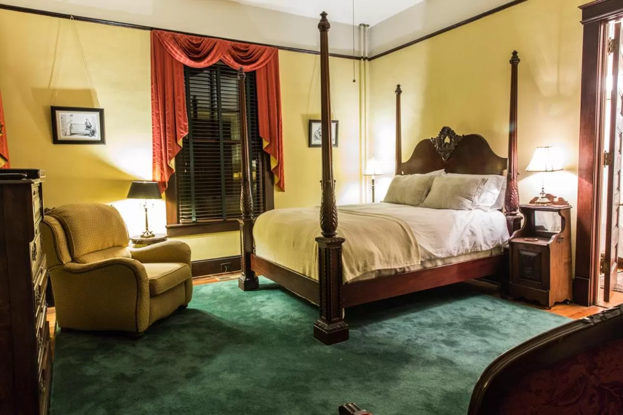 Double Oaks Bed & Breakfast