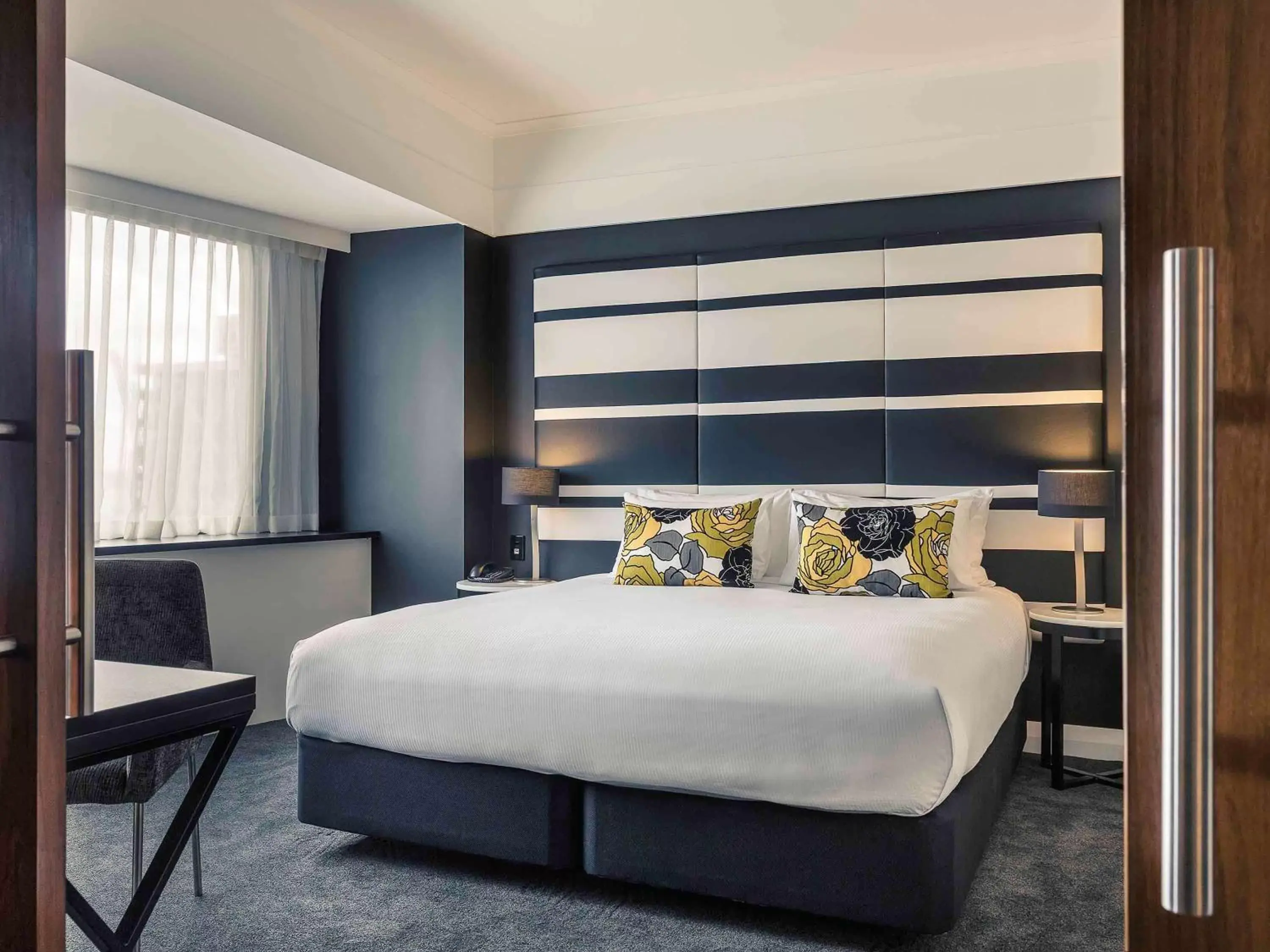 Junior Suite with King Bed - Non Smoking in Mövenpick Hotel Auckland Junior Suite with King Bed - Non Smoking in Mövenpick Hotel Auckland