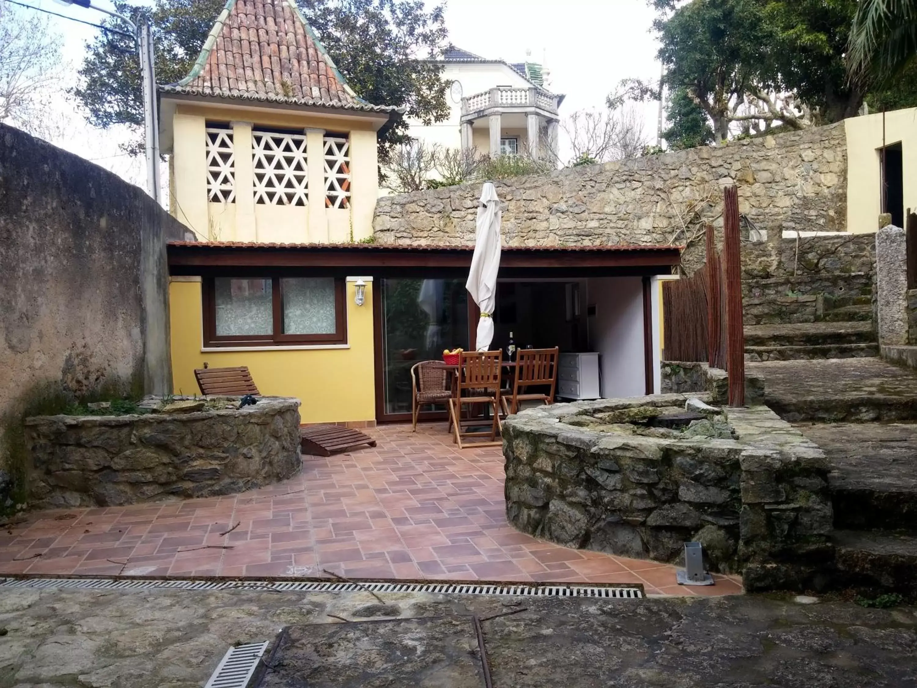 Patio, Property Building in Guest House Villa dos Poetas