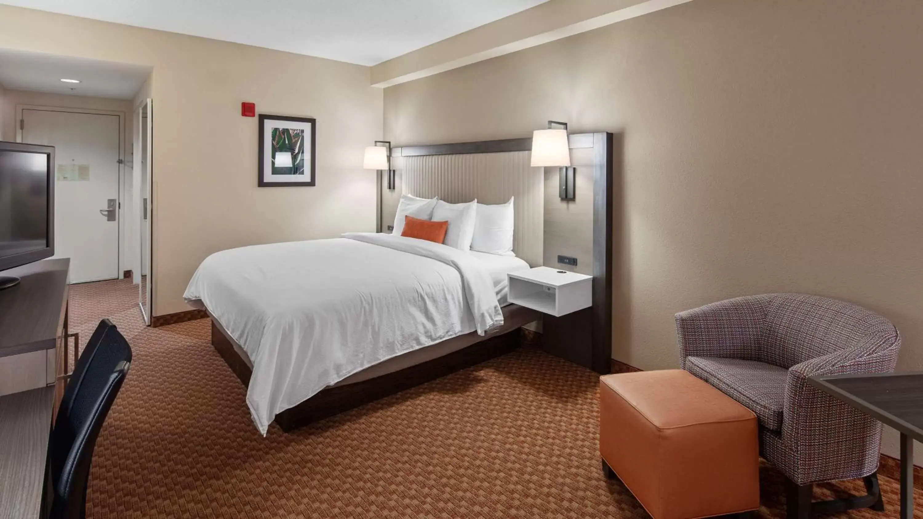 Photo of the whole room, Bed in Best Western Plus Kendall Hotel & Suites