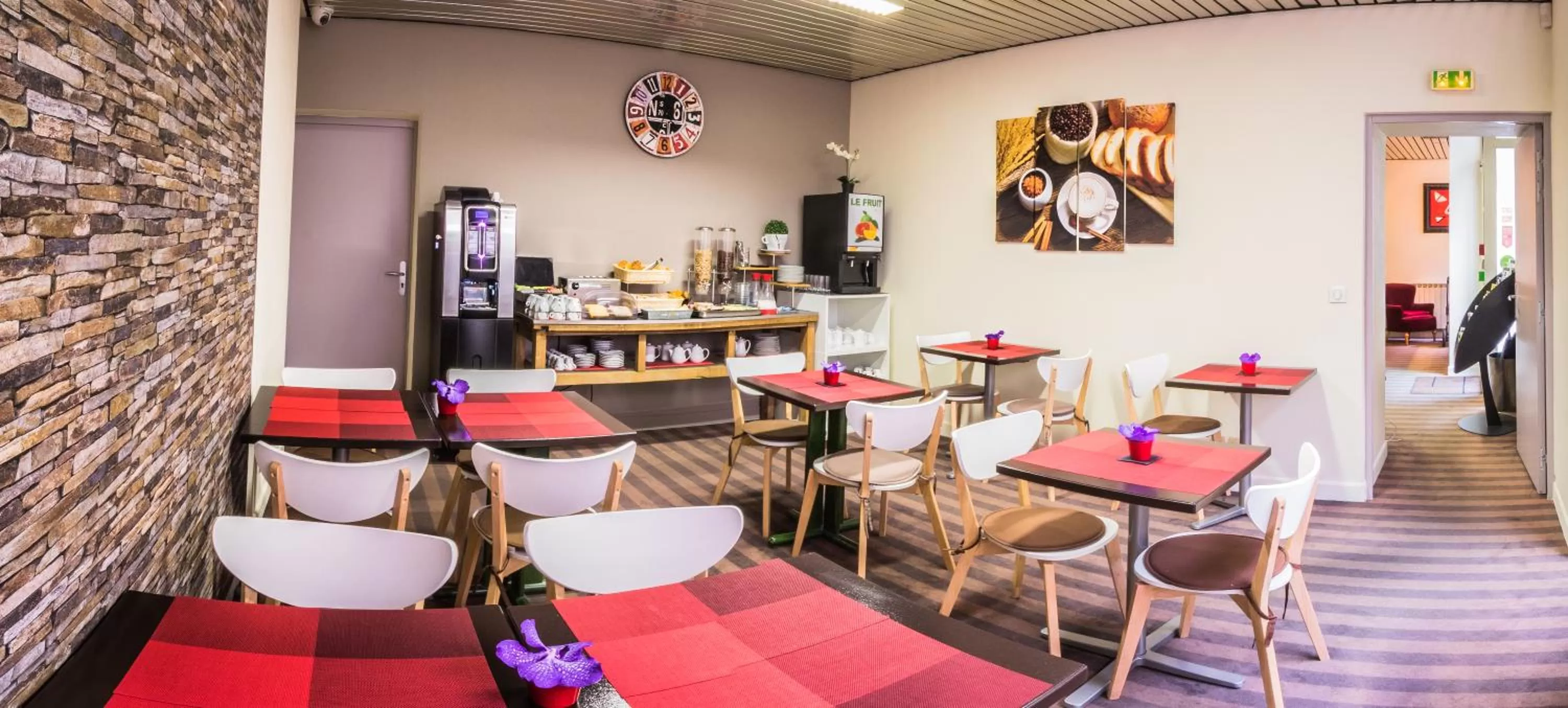 Buffet breakfast in Théâtre Hôtel Chambéry