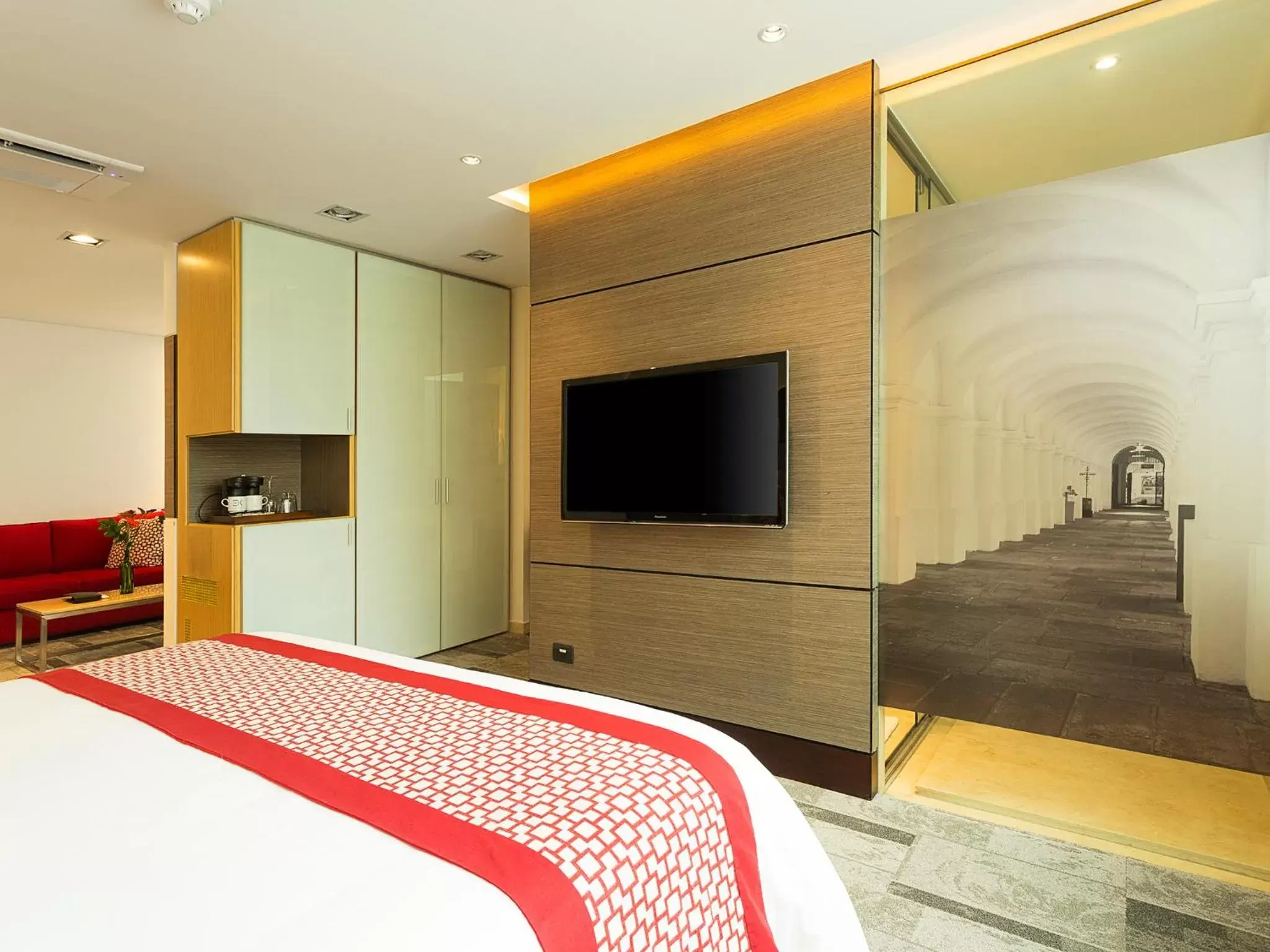 Bedroom, TV/Entertainment Center in EK Hotel