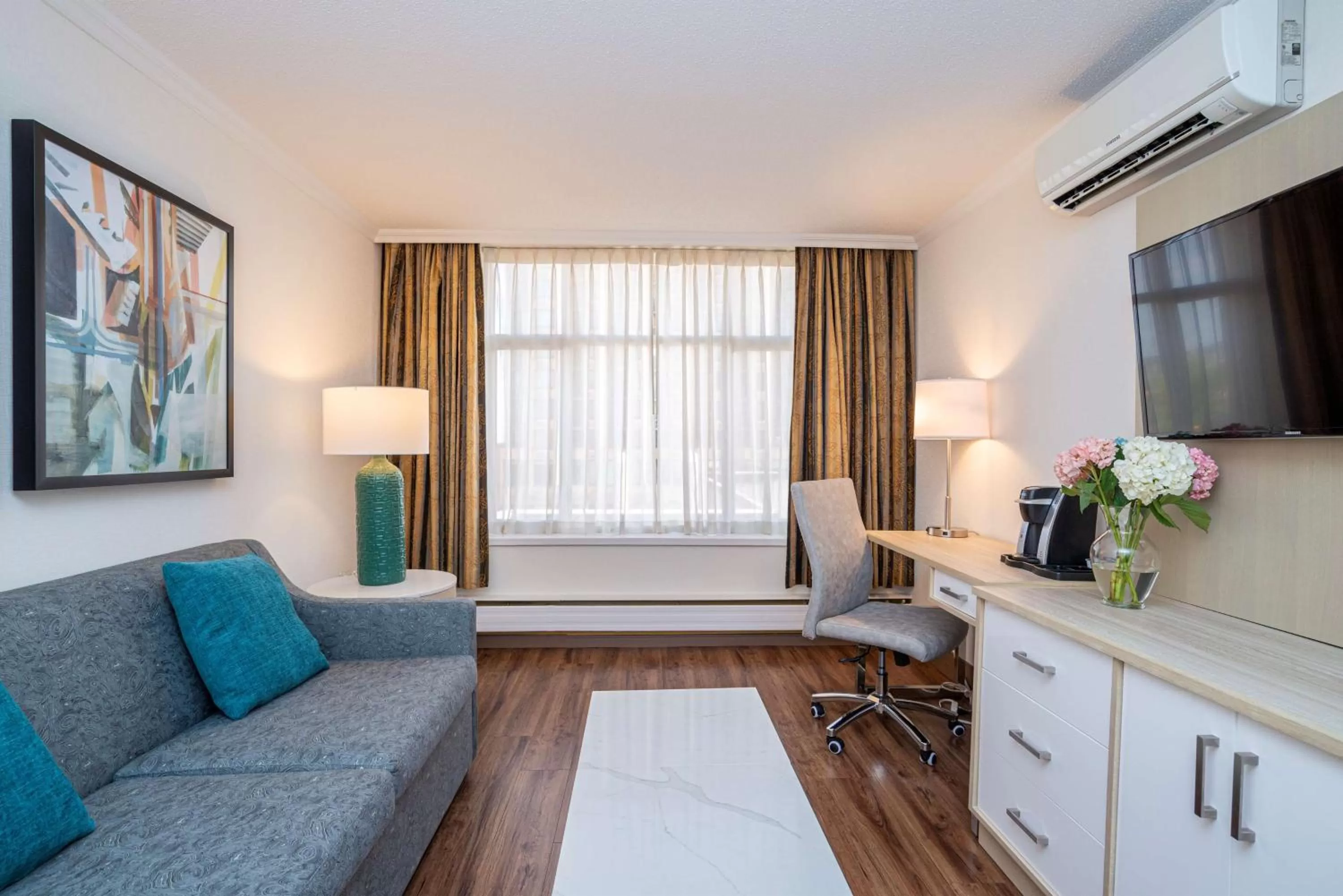 Photo of the whole room in Best Western Dorchester Hotel