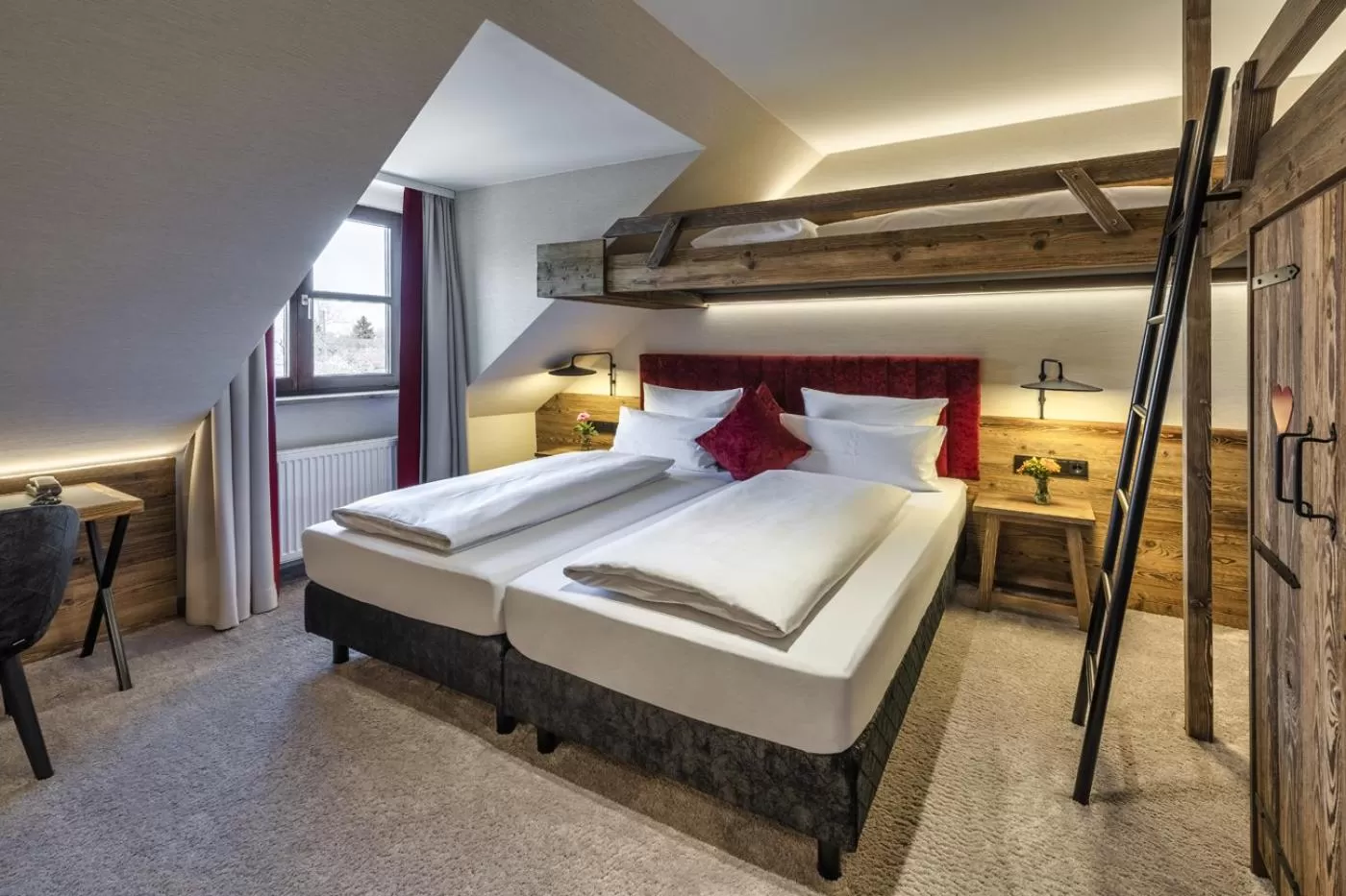 Bed in Hotel Schäfflerwirt