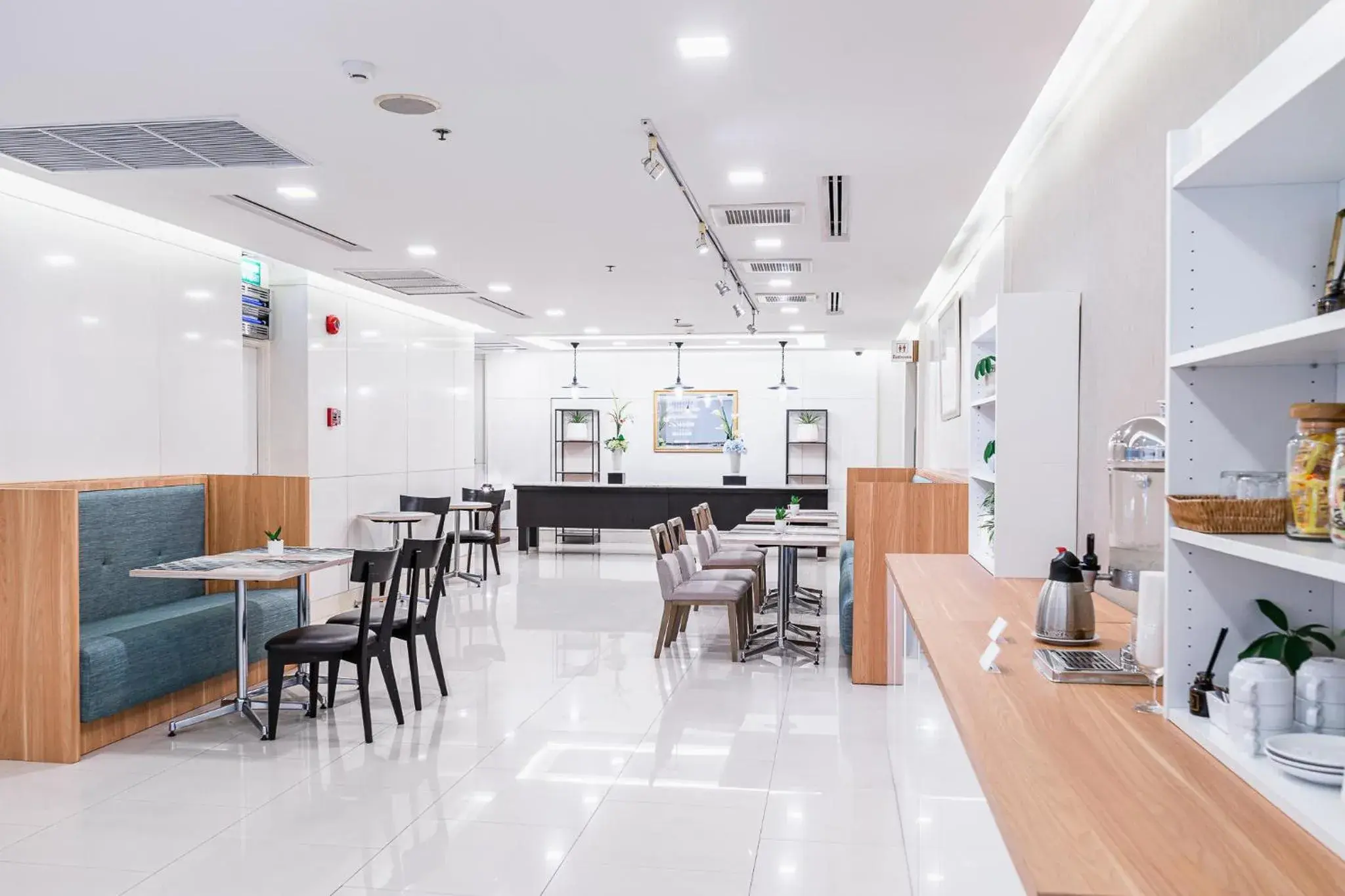 Restaurant/Places to Eat in Jasmine Grande Residence