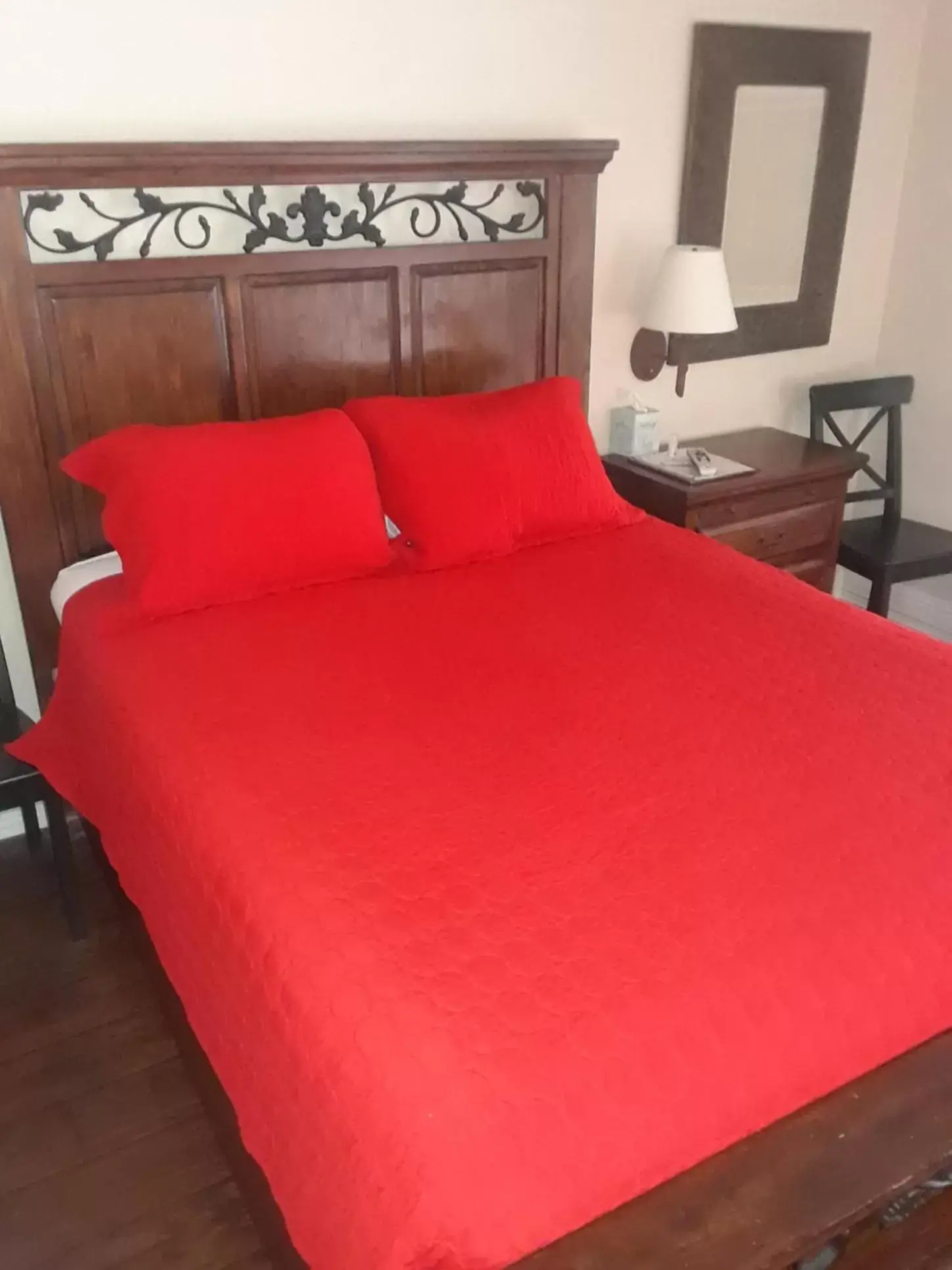 Bed in Los Gatos Garden Inn Hotel Bed in Los Gatos Garden Inn Hotel