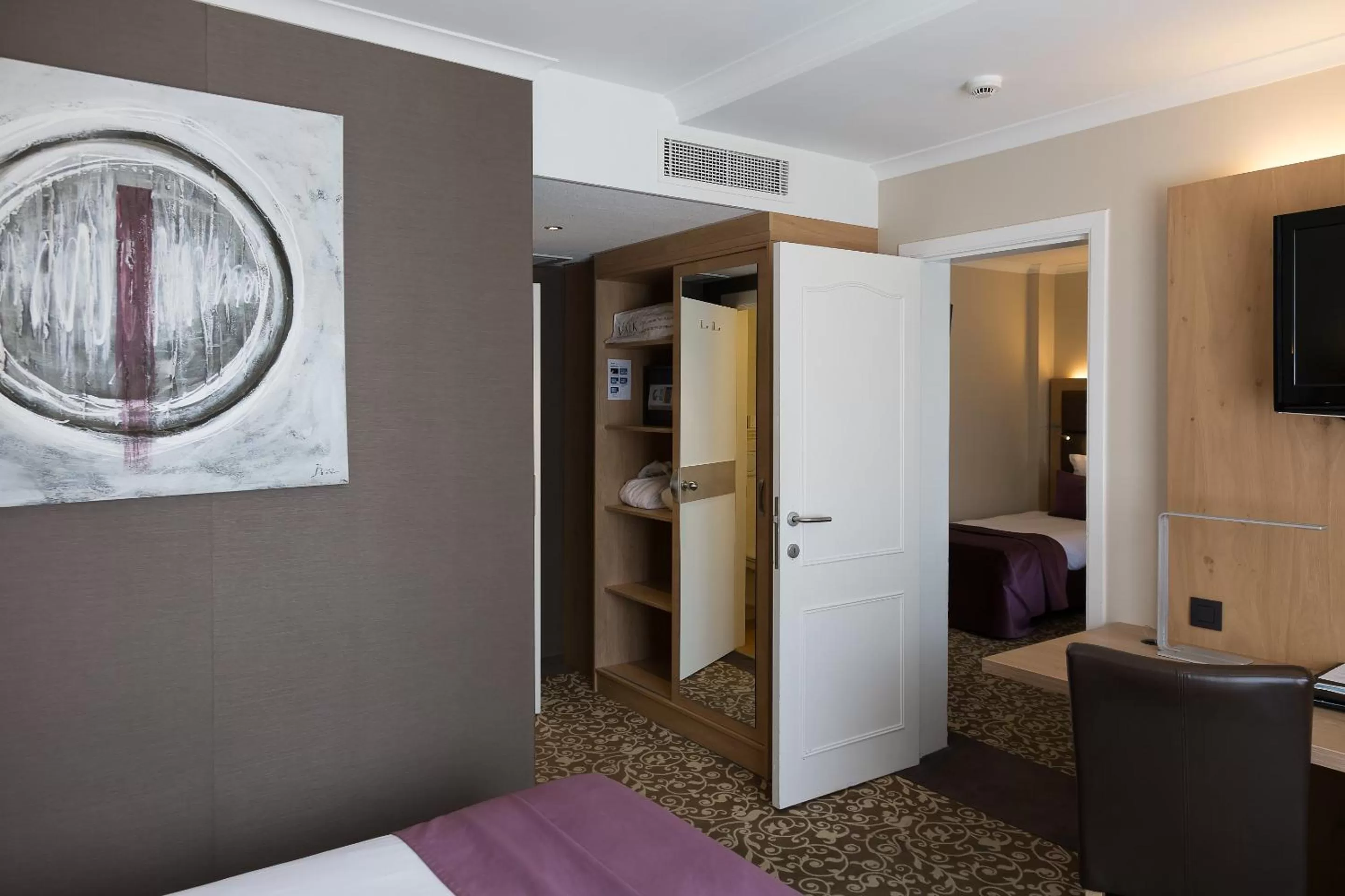 Bed in Hotel Restaurant Van Der Valk Nivelles-Sud