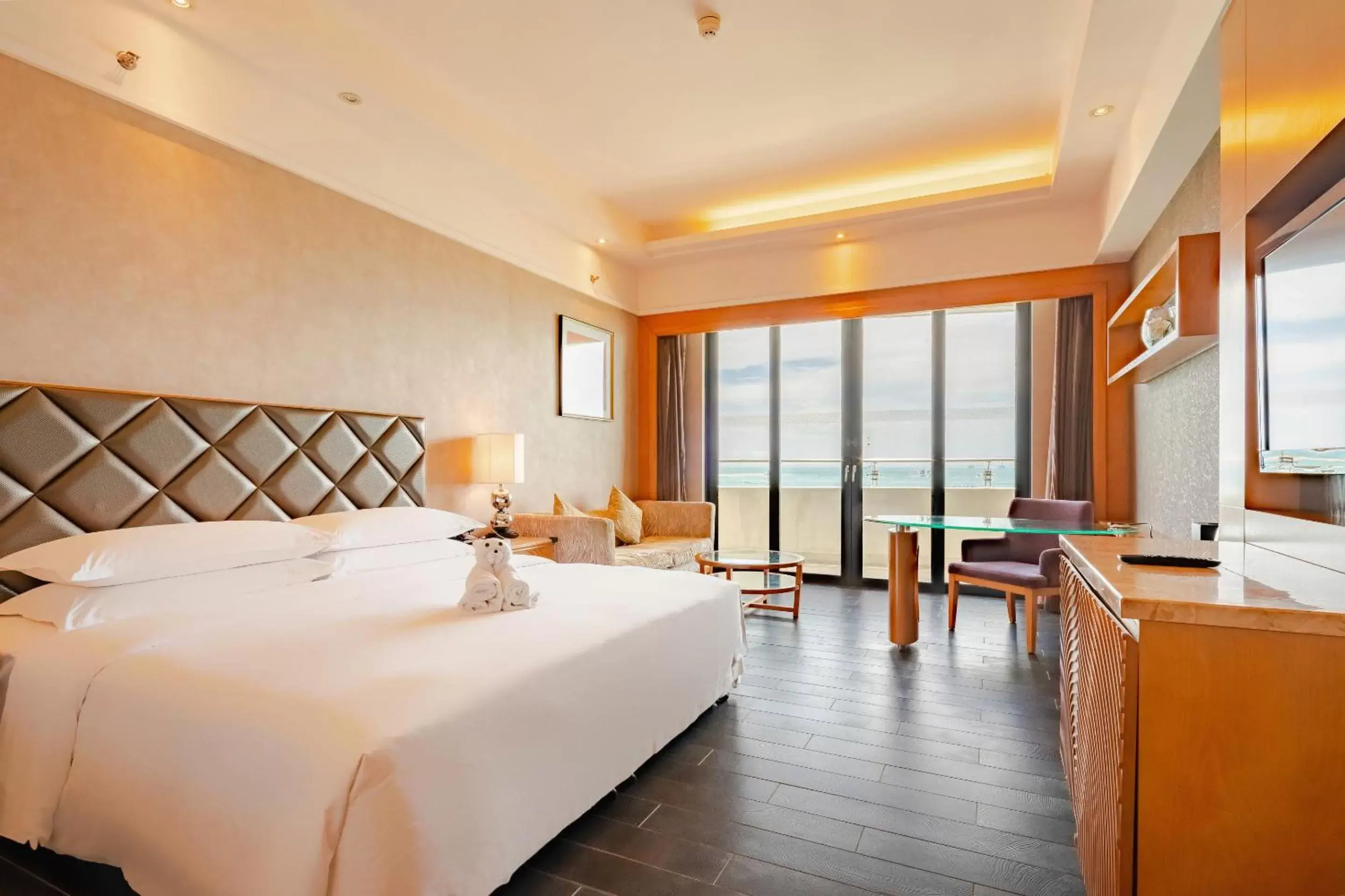 Bedroom, Bed in Four Points by Sheraton Hainan, Sanya Bedroom, Bed in Four Points by Sheraton Hainan, Sanya