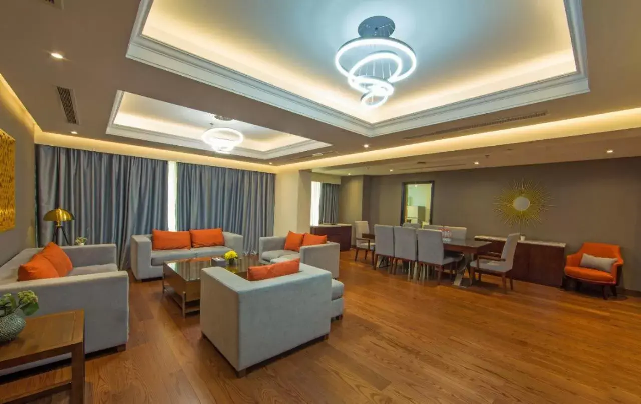 Living room, Seating Area in Number One Tower Suites Hotel