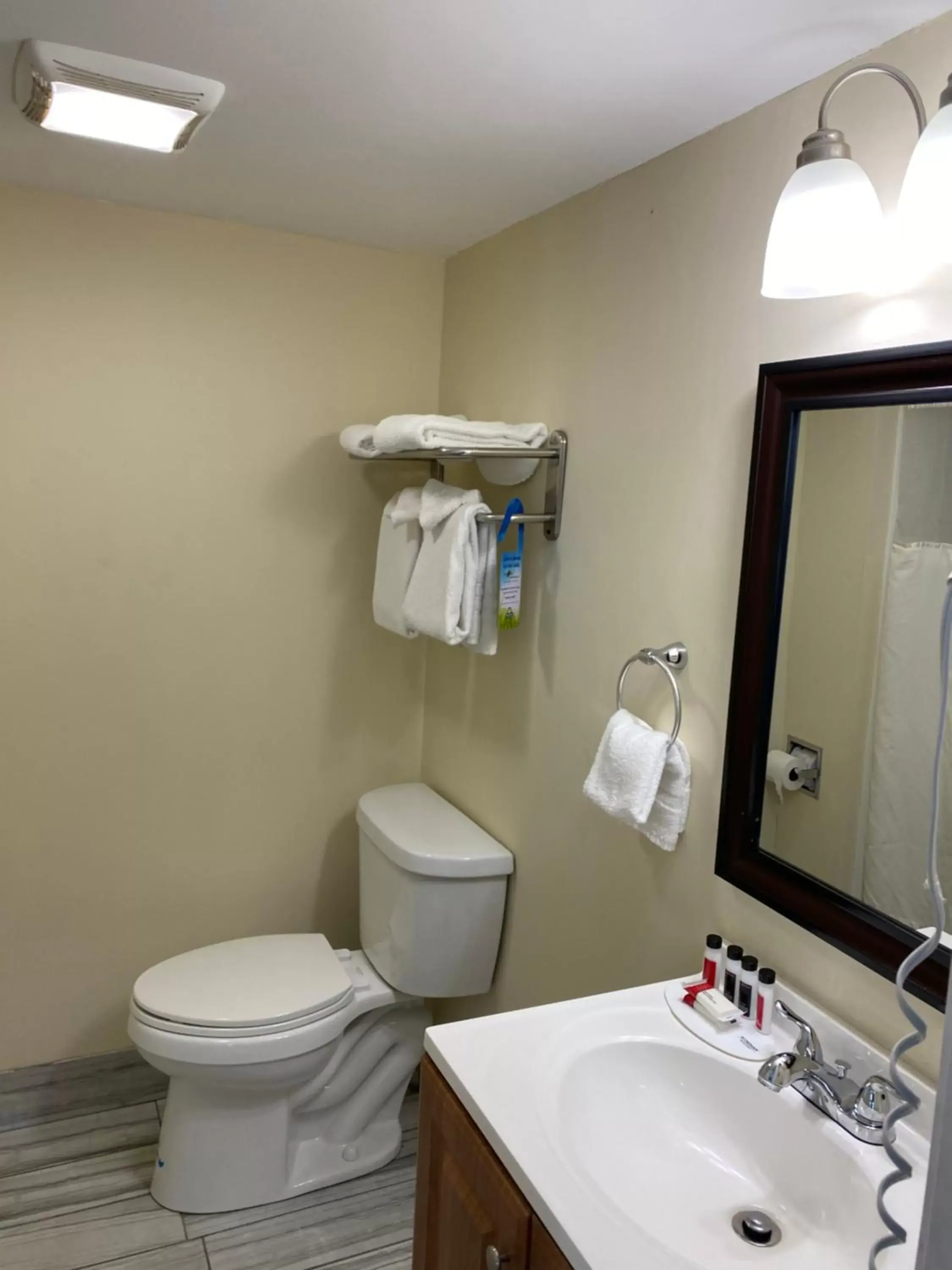 Bathroom in Days Inn by Wyndham Lincoln