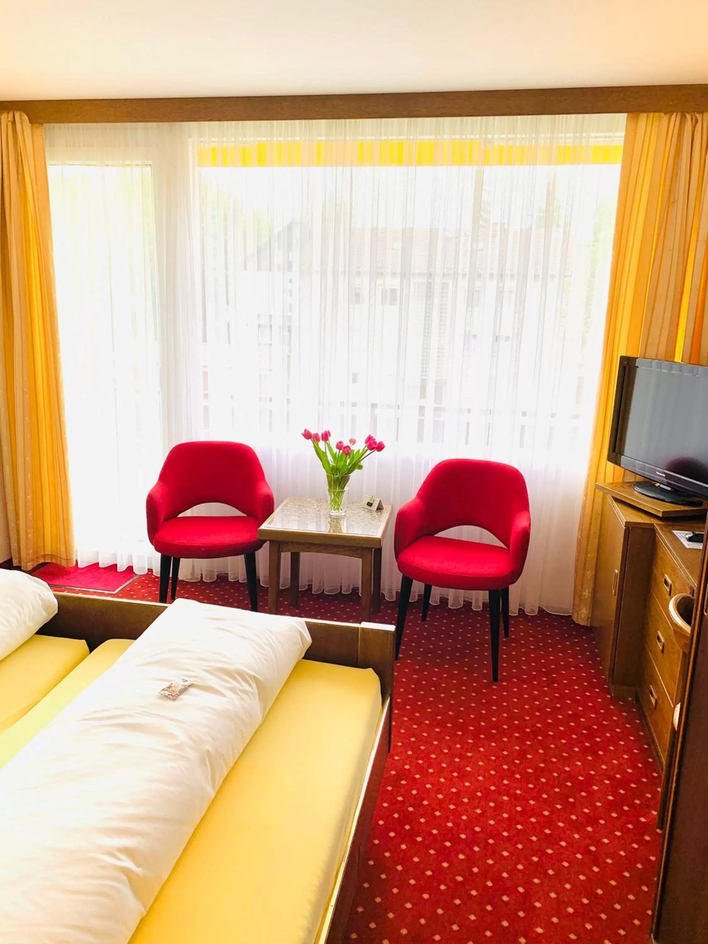 Photo of the whole room, Bed in Kurhotel Wiedenmann
