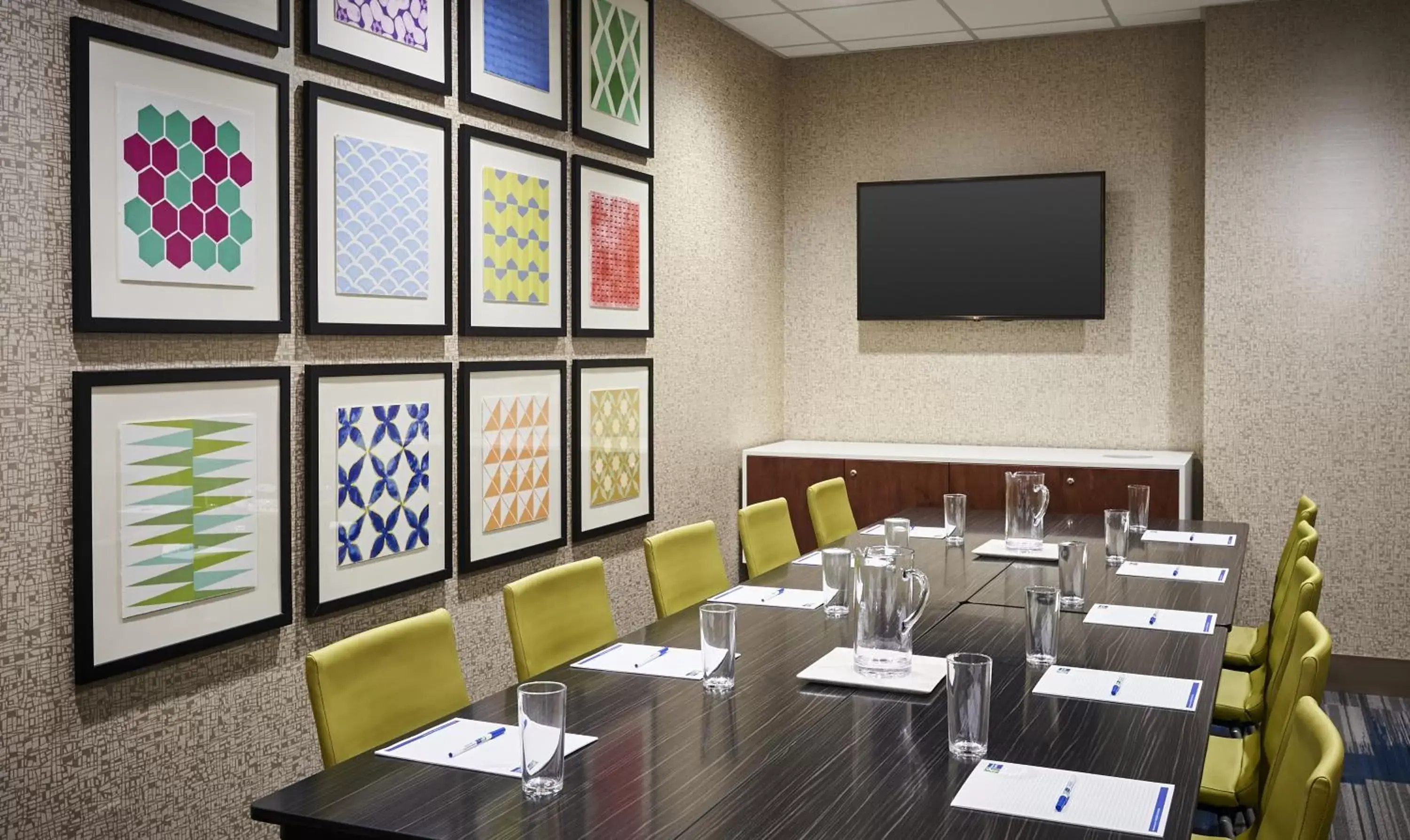 Meeting/conference room in Holiday Inn Express Windsor Waterfront, an IHG Hotel